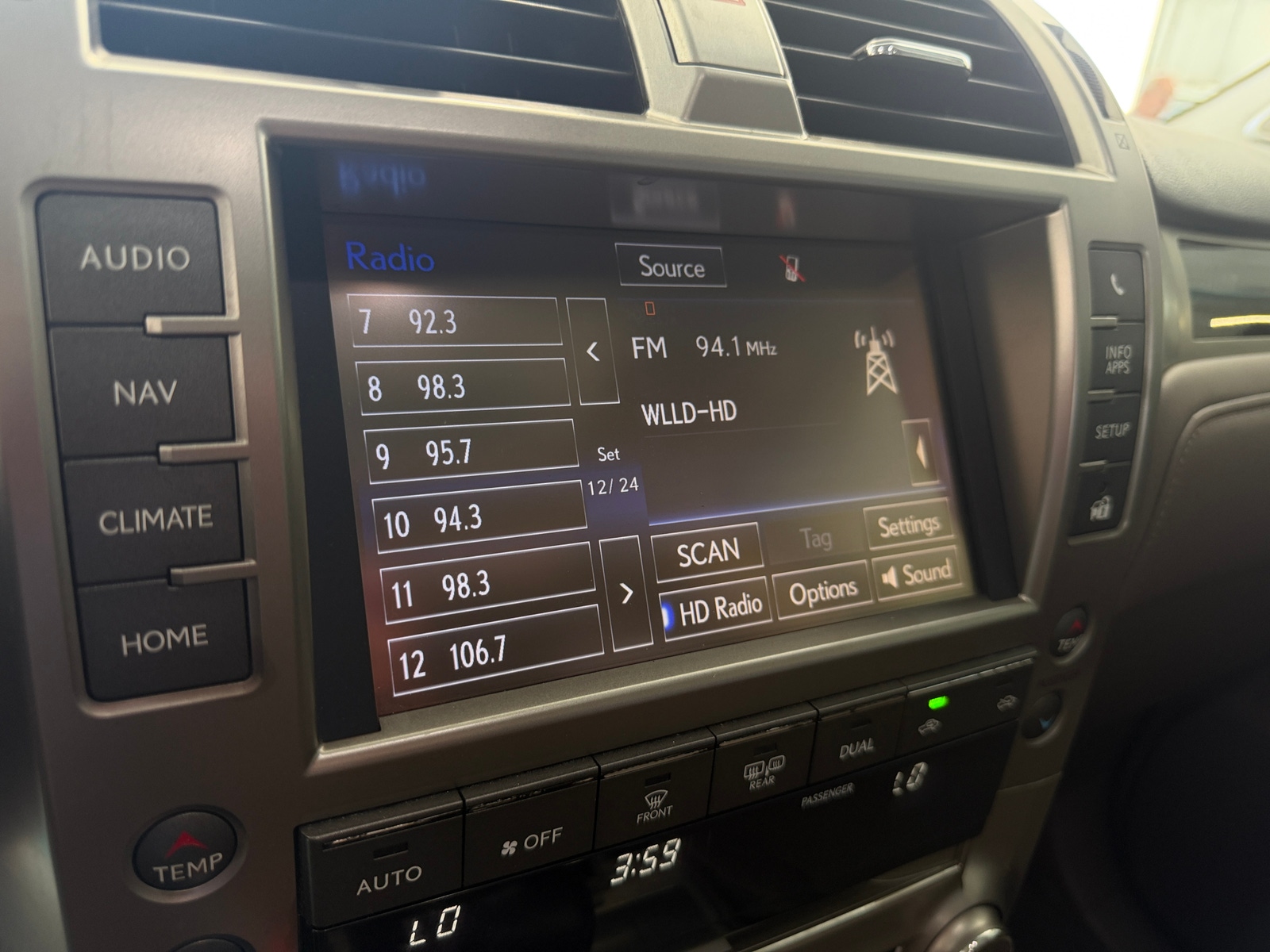 Thumbnail: 2019 Lexus GX - 4