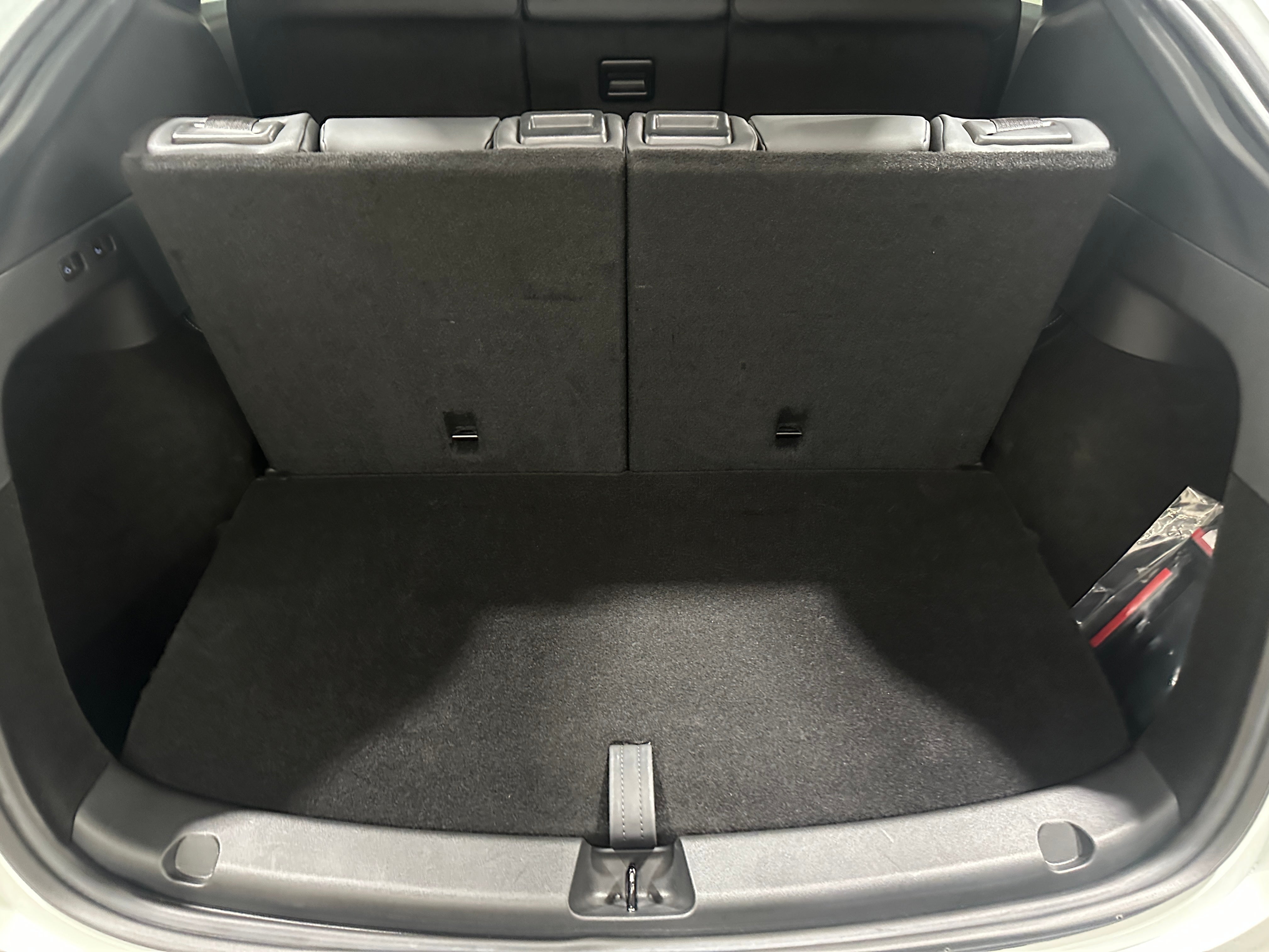 Used 2024 Tesla Model Y Long Range with VIN 7SAYGAEE8RF985397 for sale in Oak Creek, WI