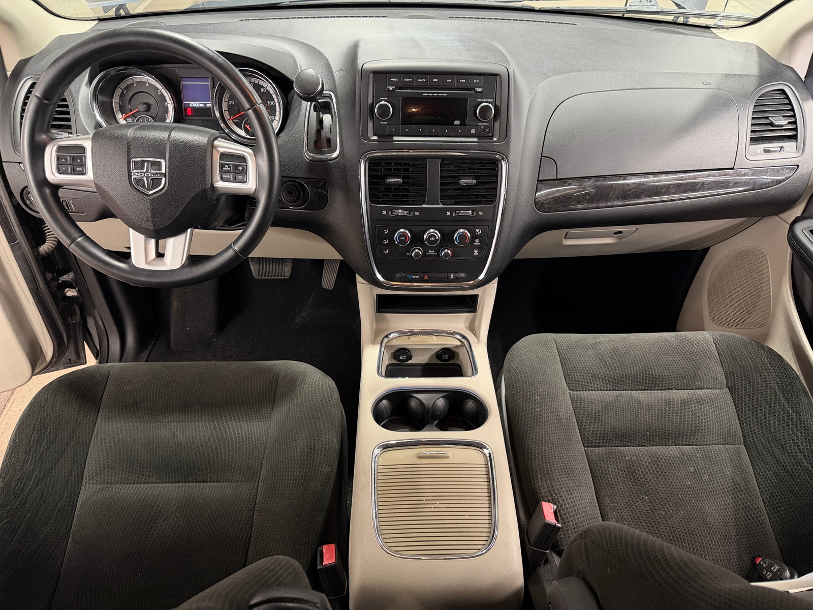 Thumbnail: 2016 Dodge Grand Caravan - 3