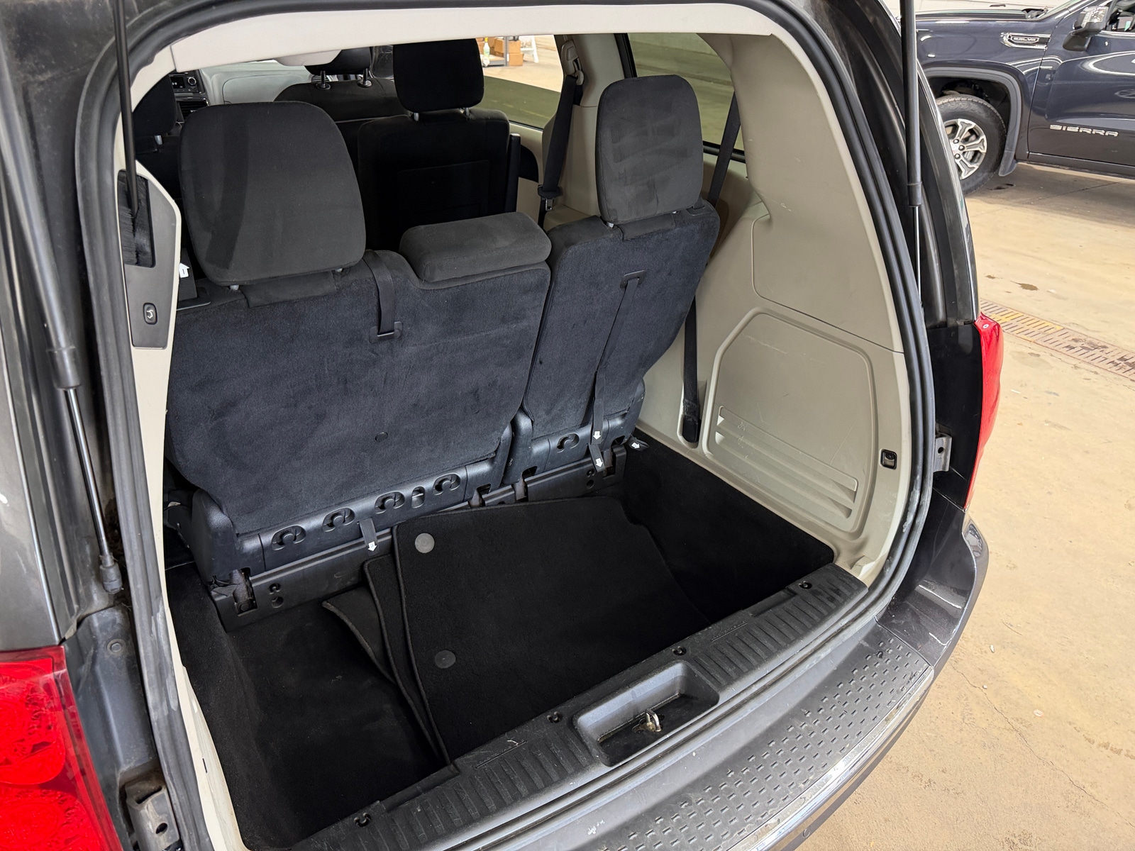 Thumbnail: 2016 Dodge Grand Caravan - 7