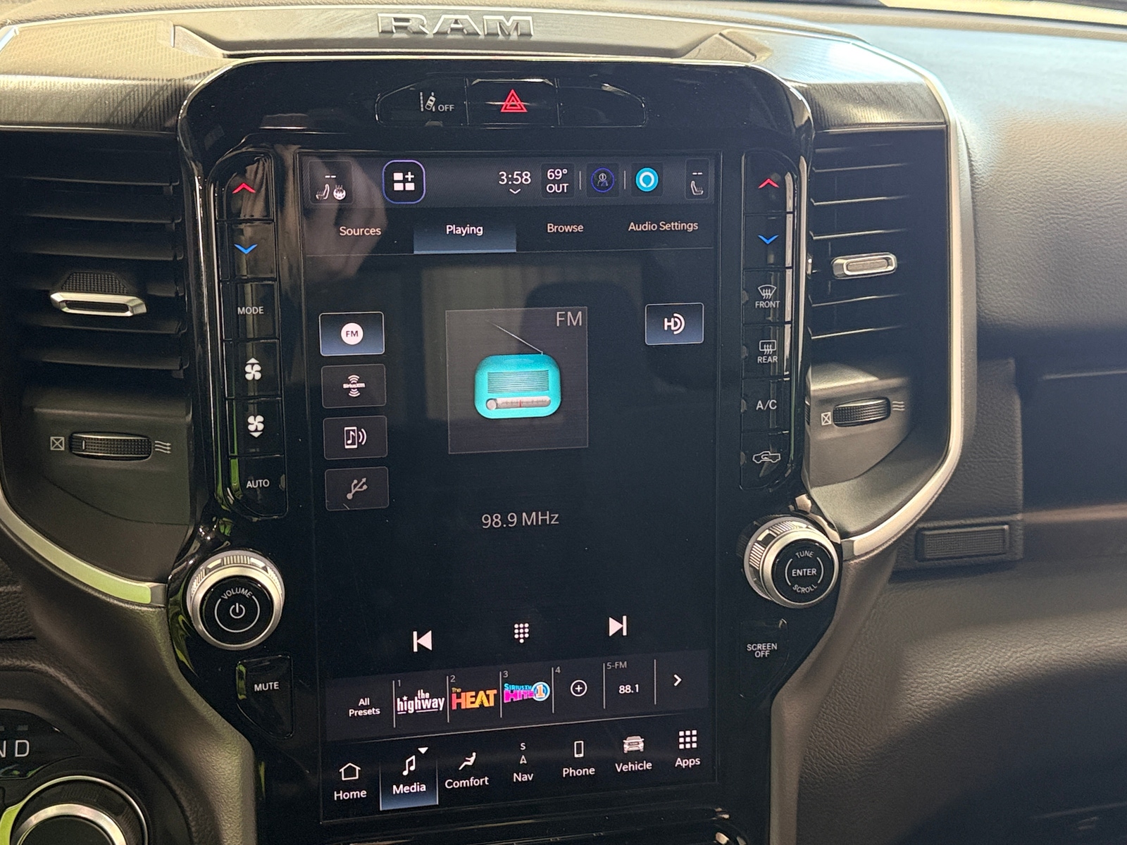 Thumbnail: 2026 RAM 1500 - 4
