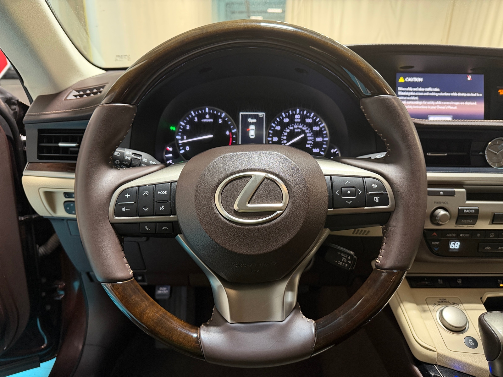 Thumbnail: 2016 Lexus ES - 4