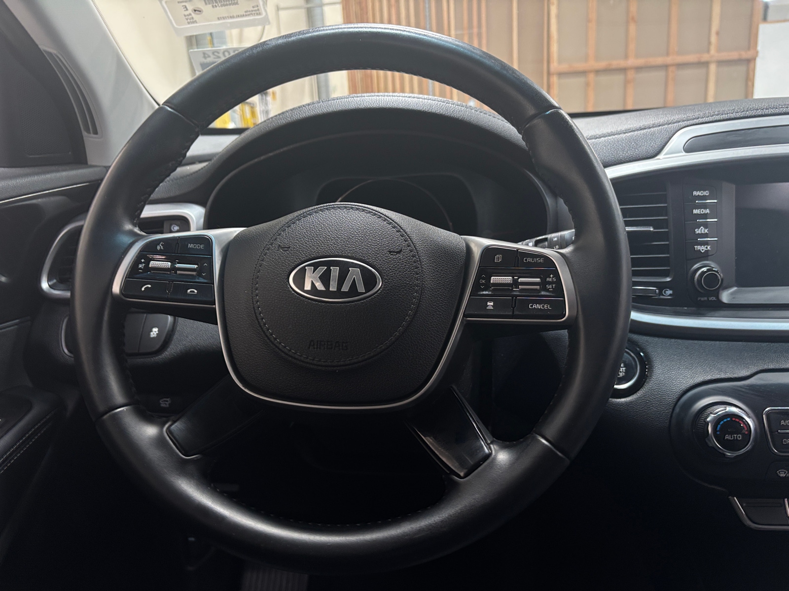 Thumbnail: 2020 Kia Sorento - 4