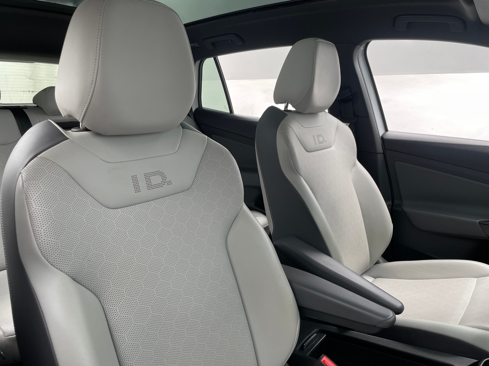 Thumbnail: 2021 Volkswagen ID.4 - 2