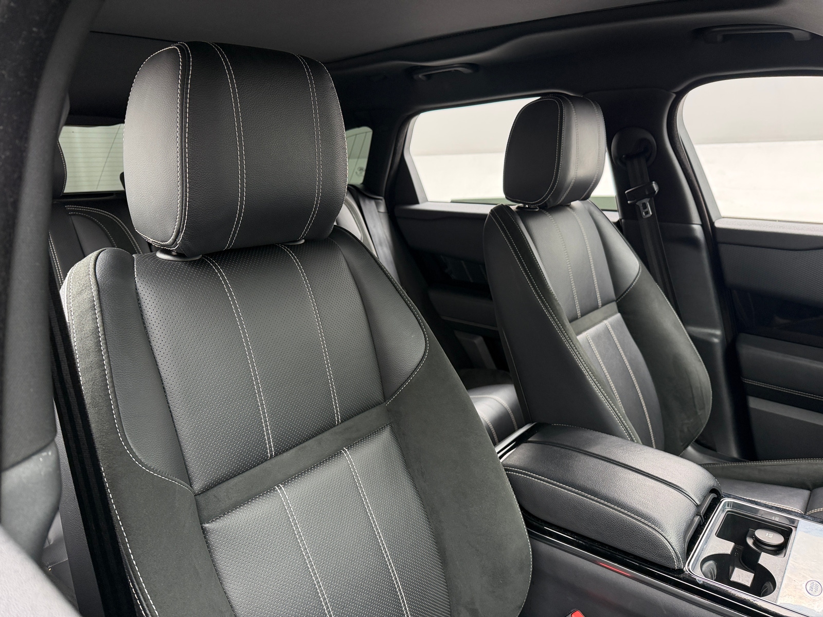Thumbnail: 2020 Land Rover Range Rover Velar - 2