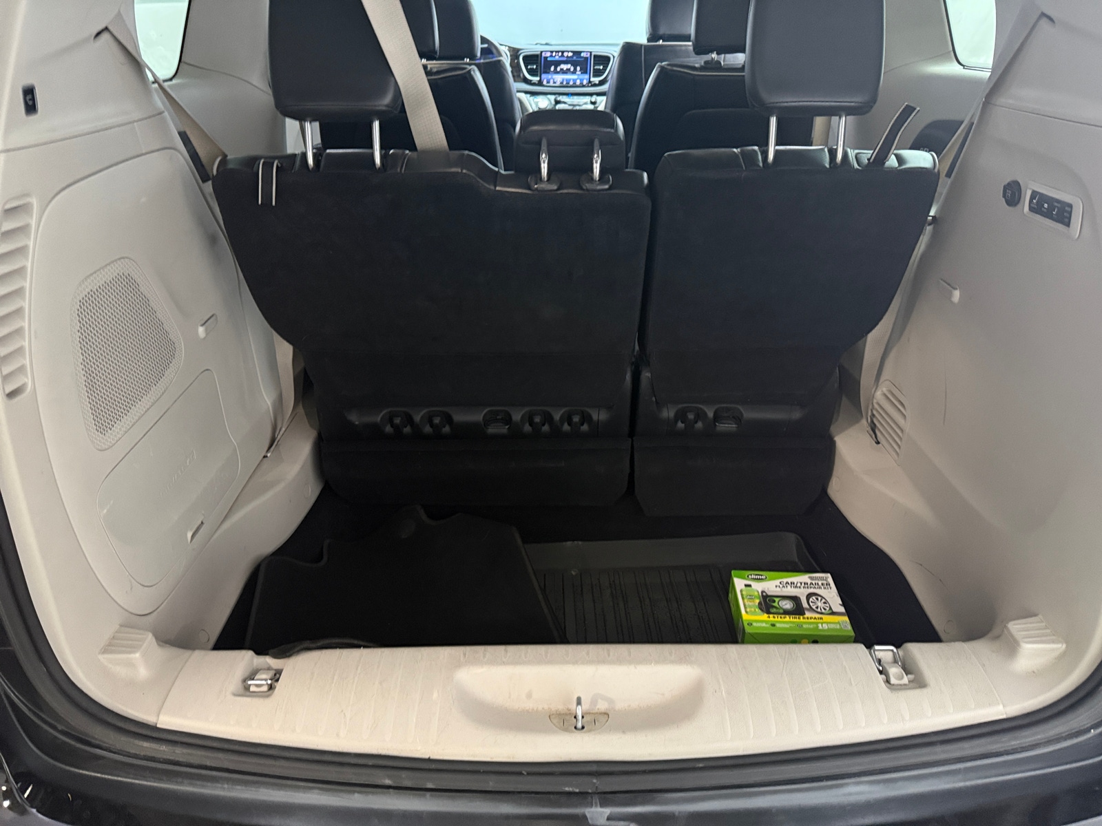 Thumbnail: 2022 Chrysler Pacifica - 6