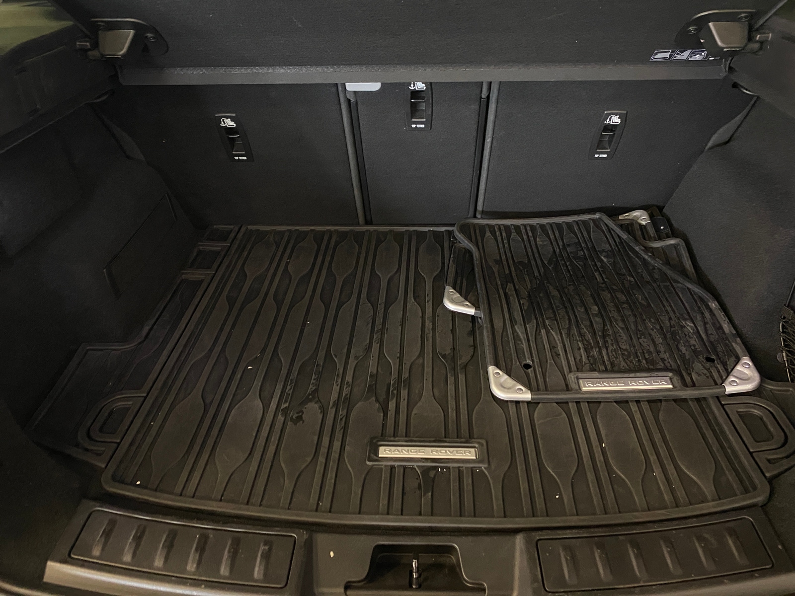 Thumbnail: 2020 Land Rover Range Rover Evoque - 6