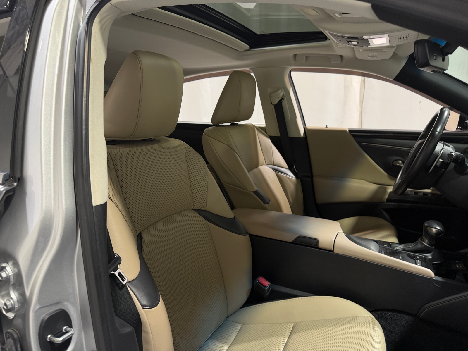 Thumbnail: 2019 Lexus ES - 2
