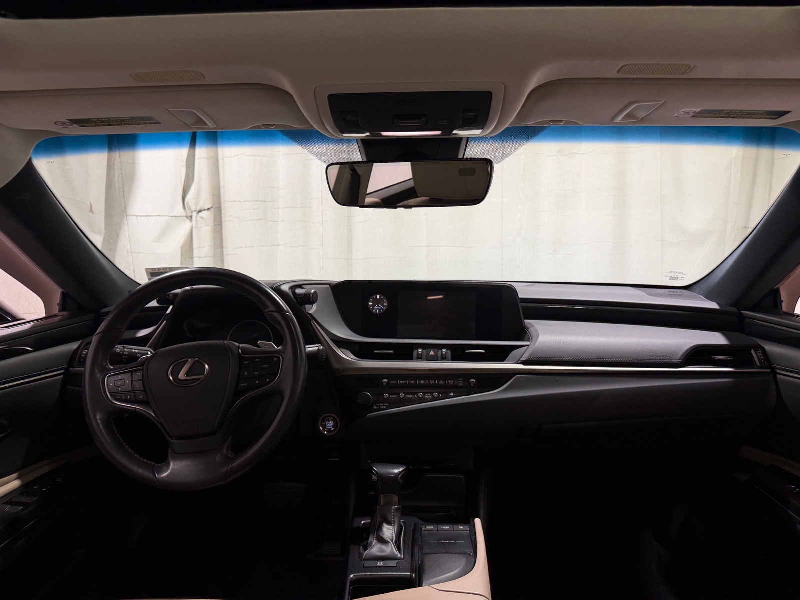 Thumbnail: 2019 Lexus ES - 3