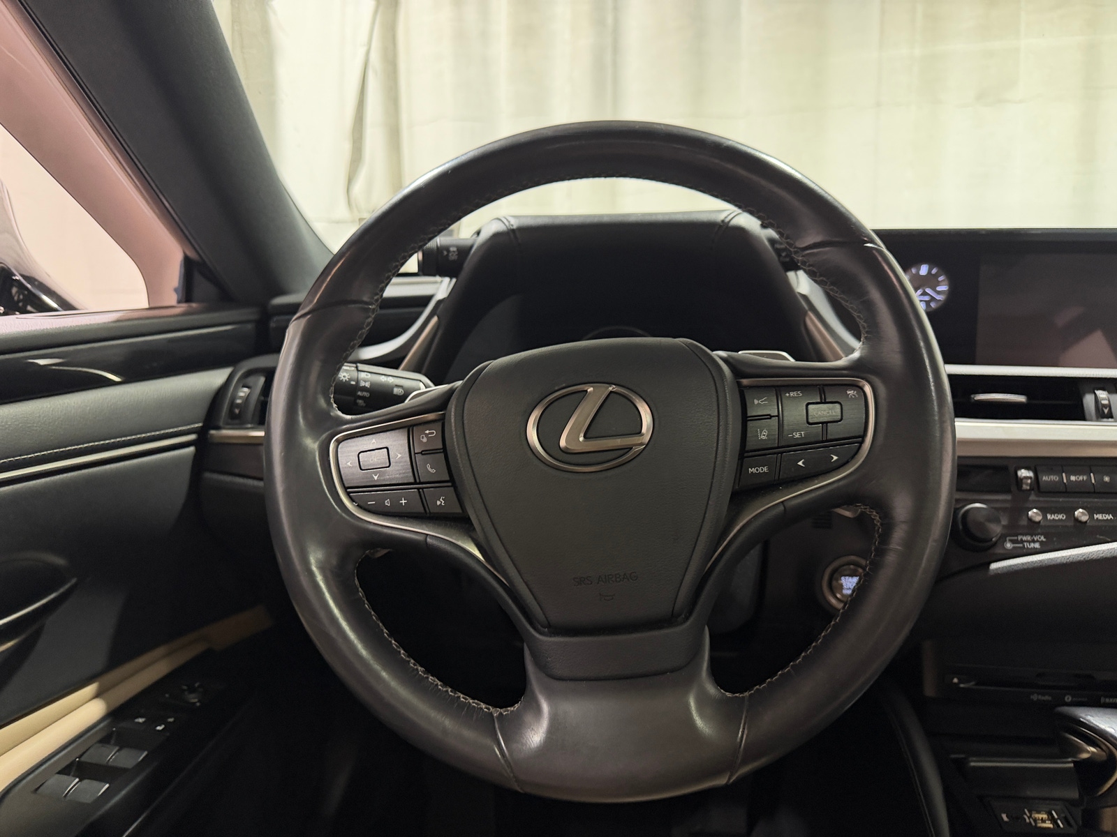 Thumbnail: 2019 Lexus ES - 5