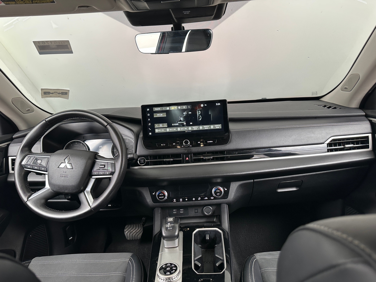 Thumbnail: 2025 Mitsubishi Outlander - 2
