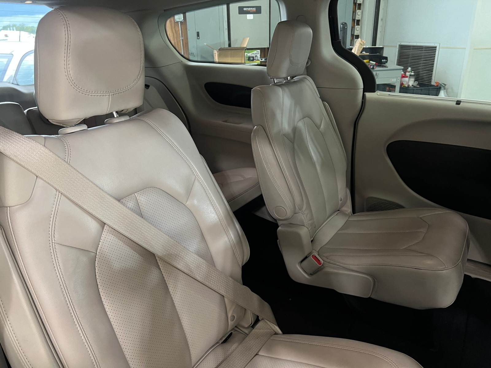 Thumbnail: 2021 Chrysler Voyager - 5