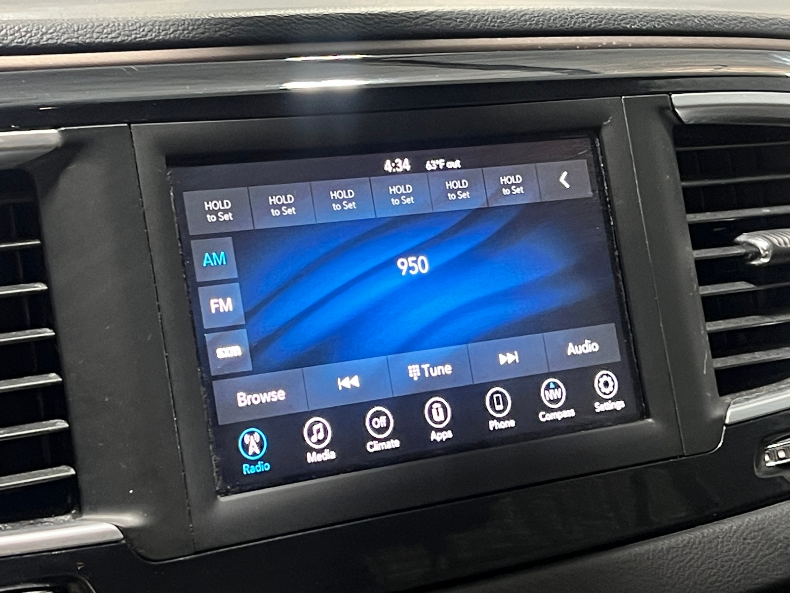 Thumbnail: 2021 Chrysler Voyager - 3