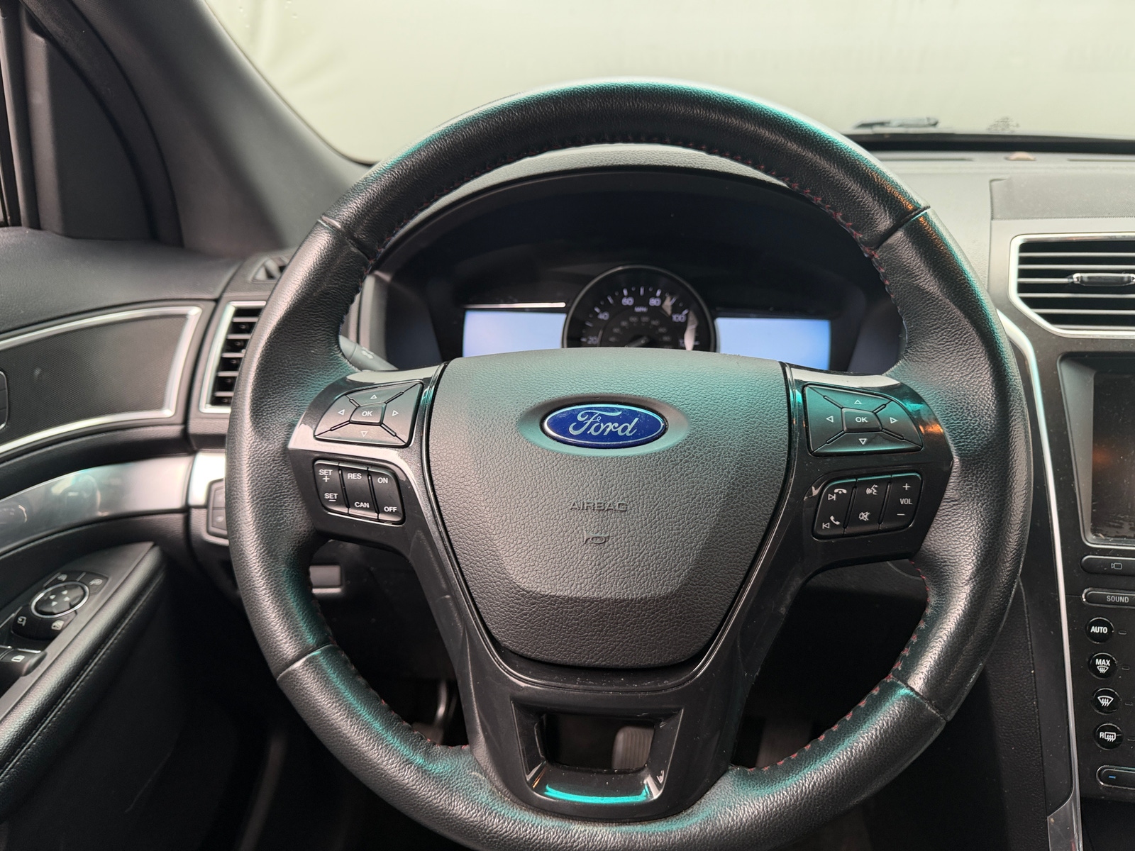Thumbnail: 2016 Ford Explorer - 4