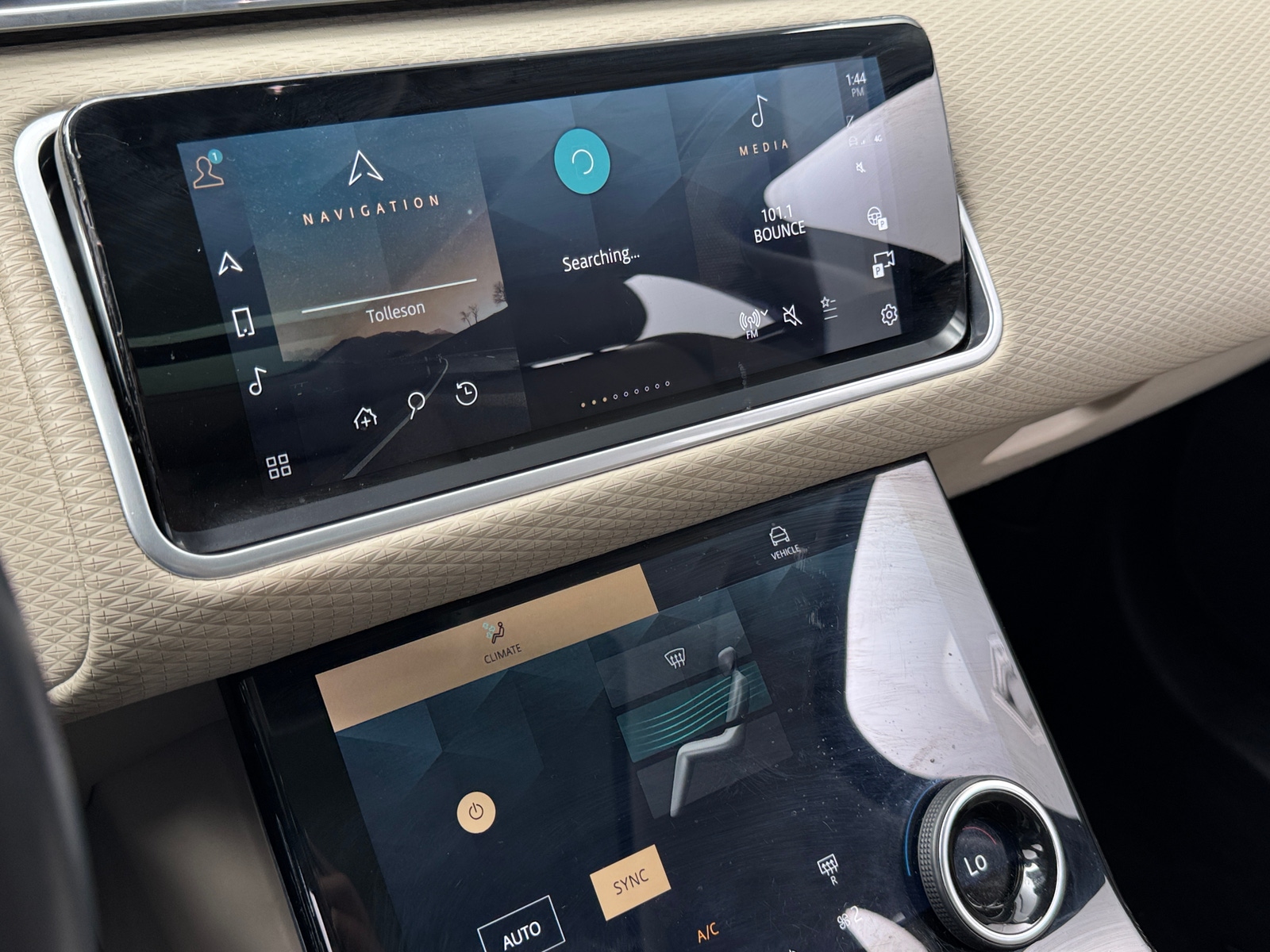Thumbnail: 2021 Land Rover Range Rover Velar - 3
