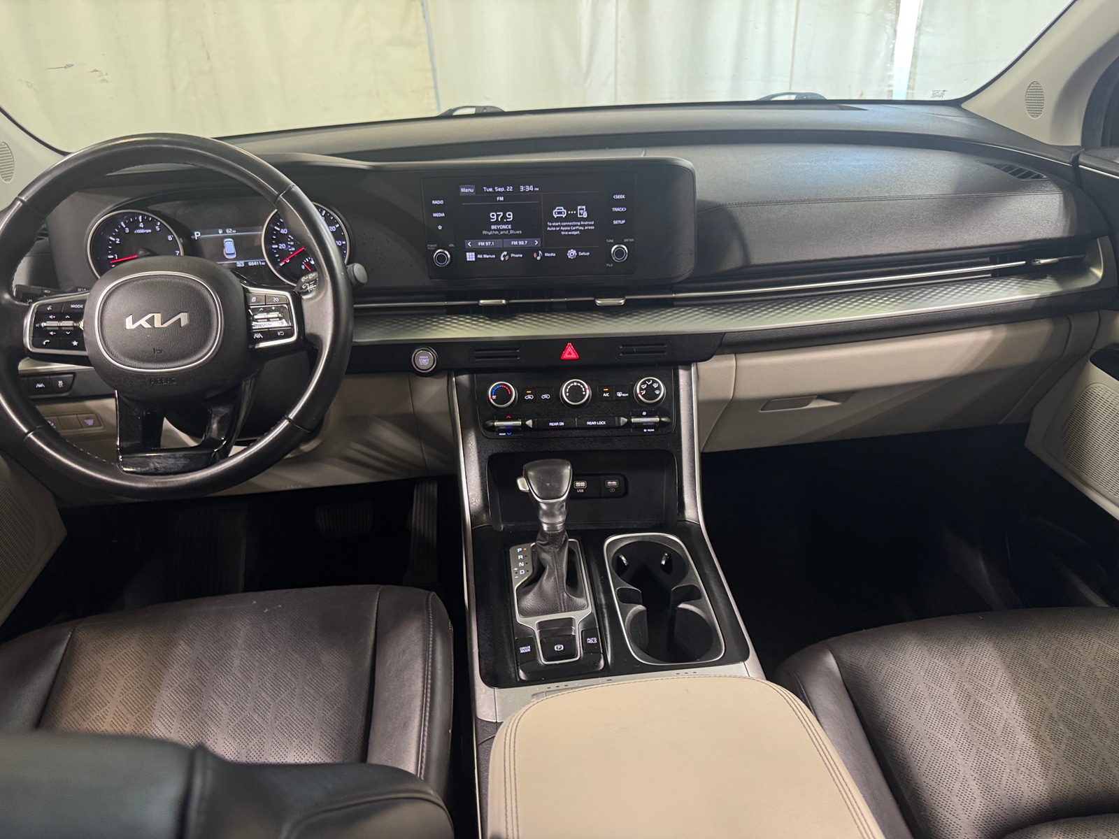 Thumbnail: 2023 Kia Carnival - 2