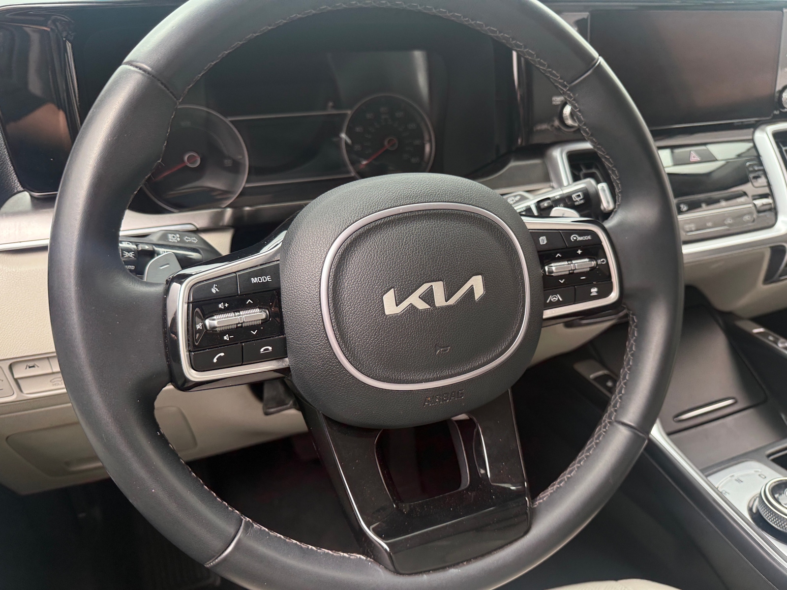Thumbnail: 2023 Kia Sorento - 4