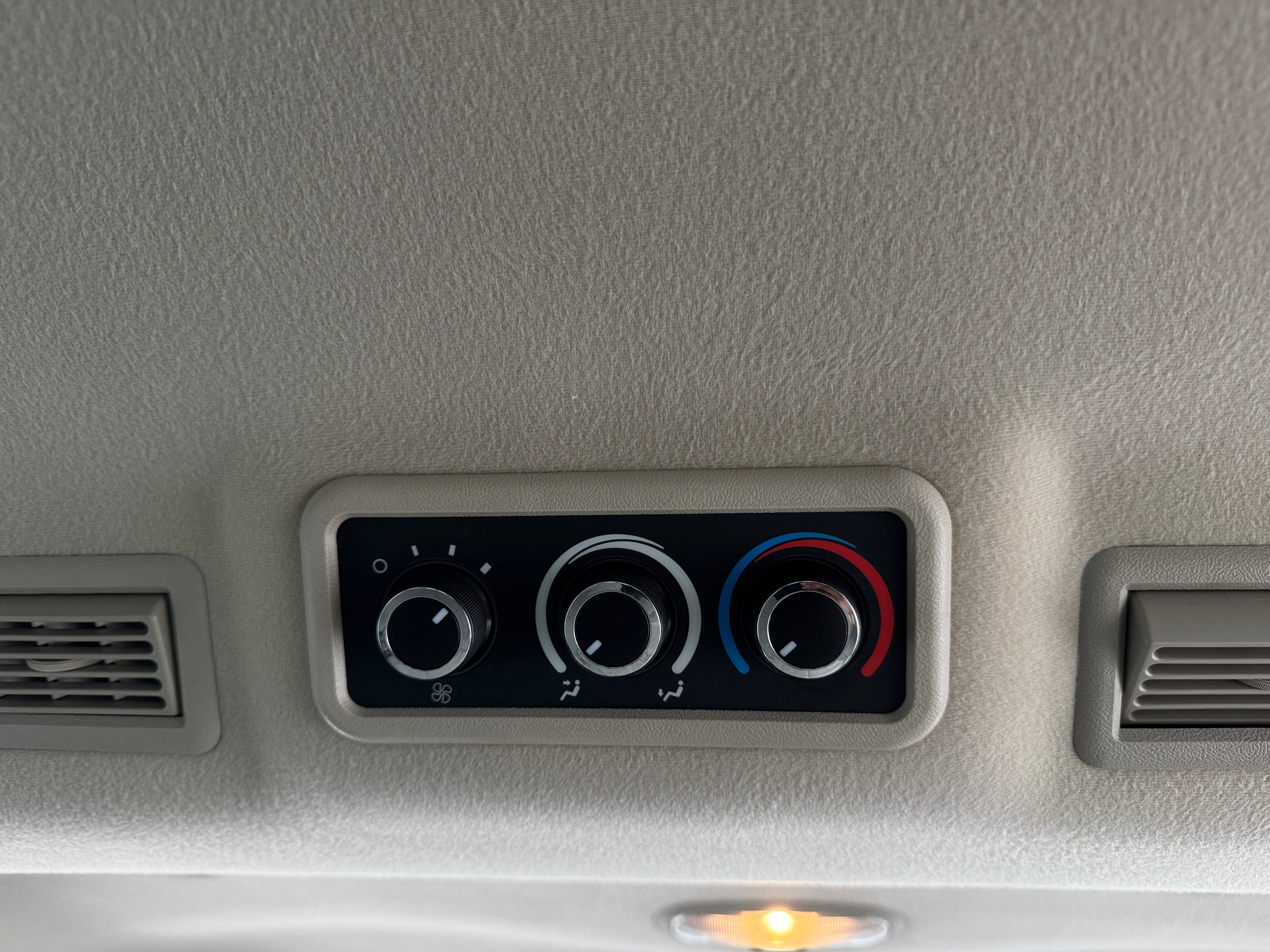 2011 Chevrolet Express LS - Photo 6