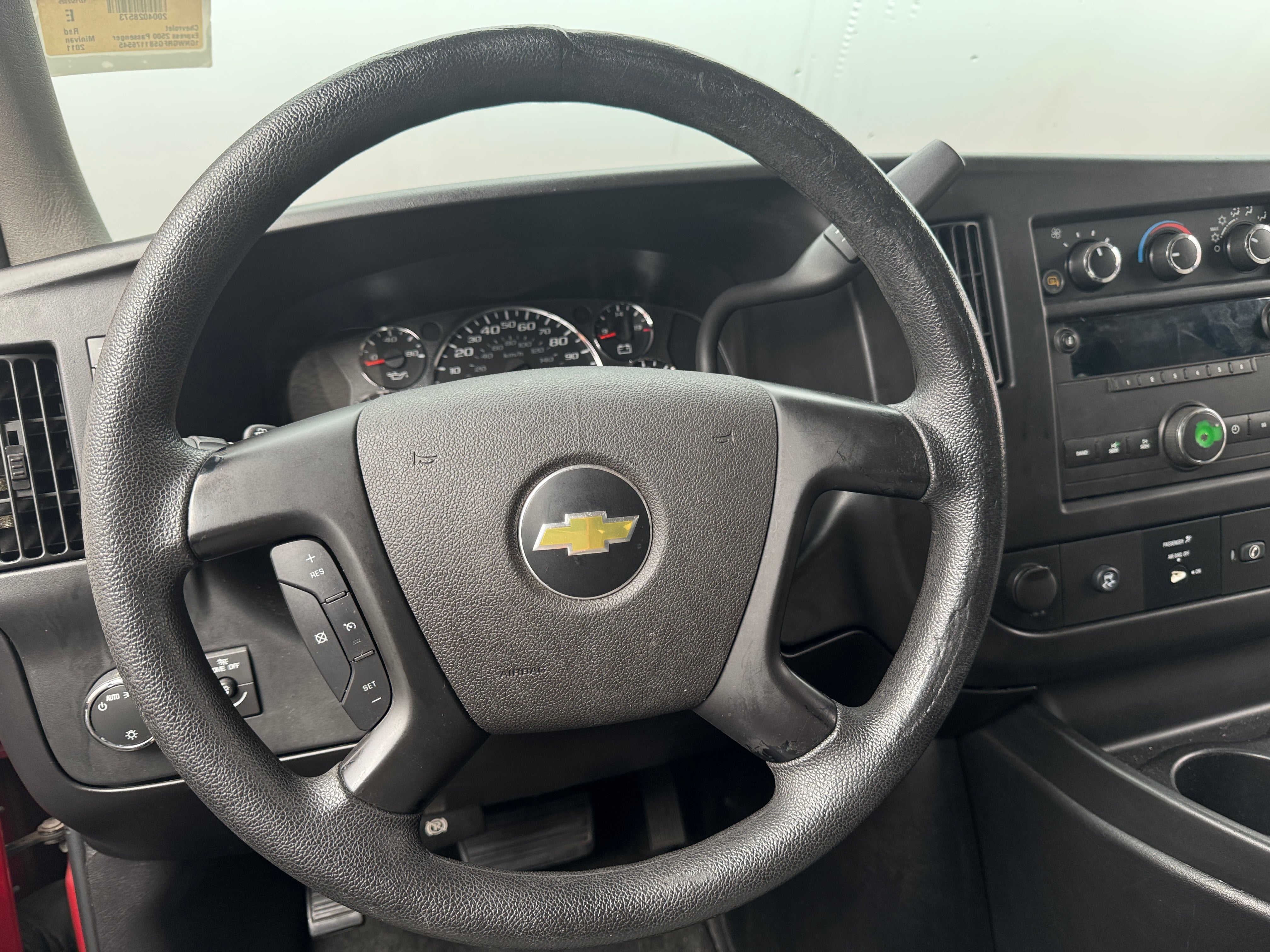 2011 Chevrolet Express LS - Photo 8