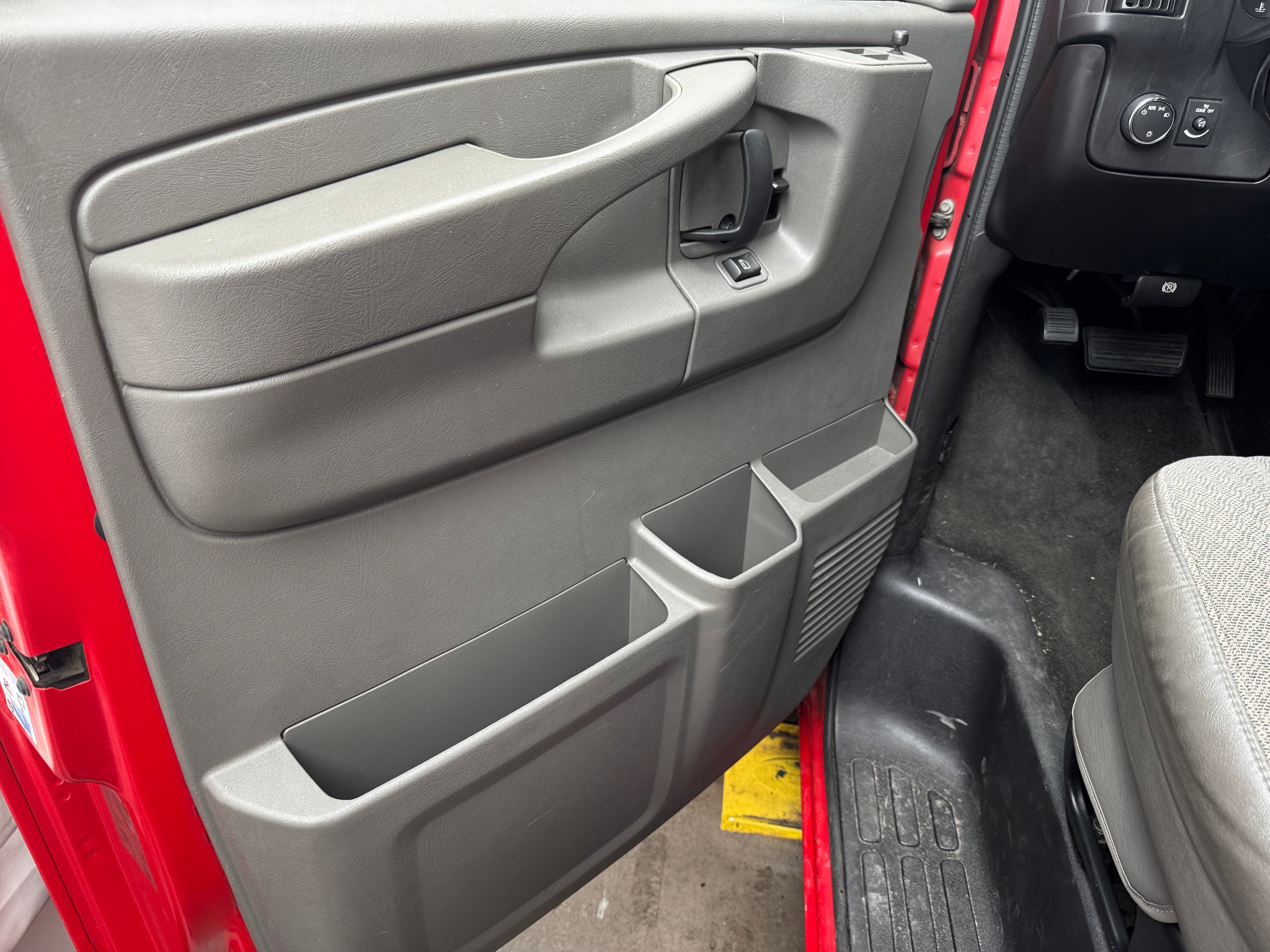 2011 Chevrolet Express LS - Photo 2