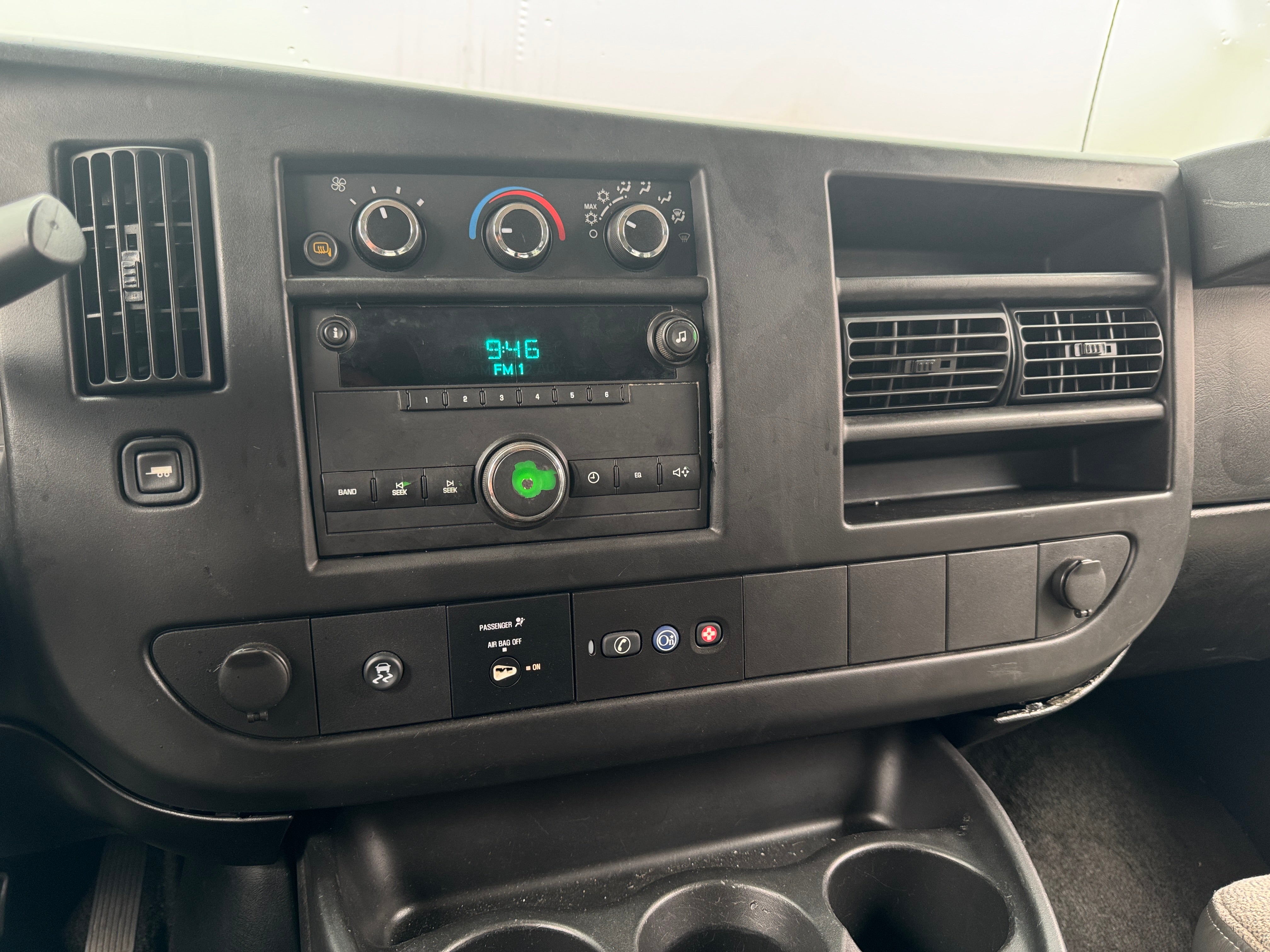 2011 Chevrolet Express LS - Photo 12