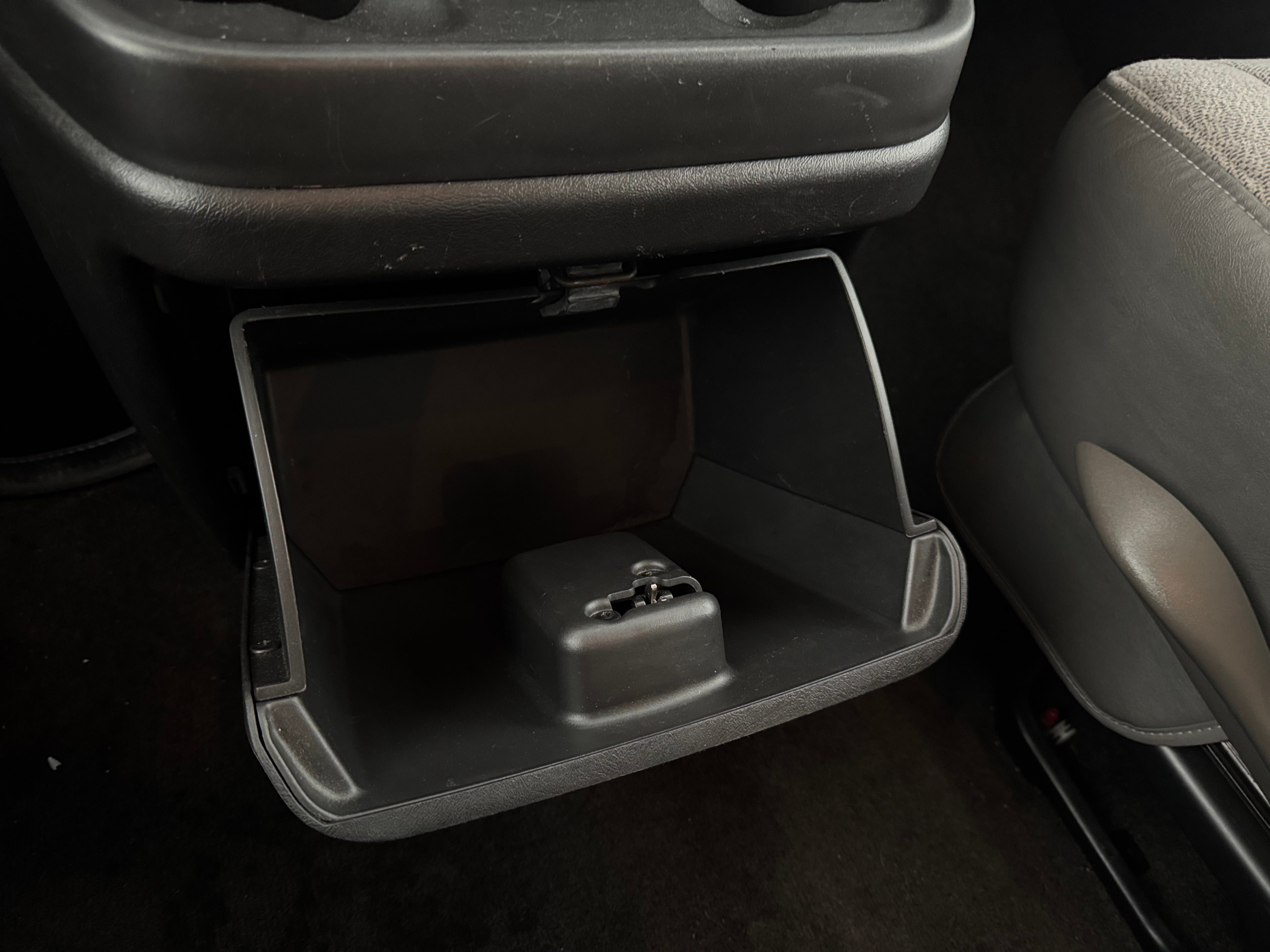 2011 Chevrolet Express LS - Photo 13