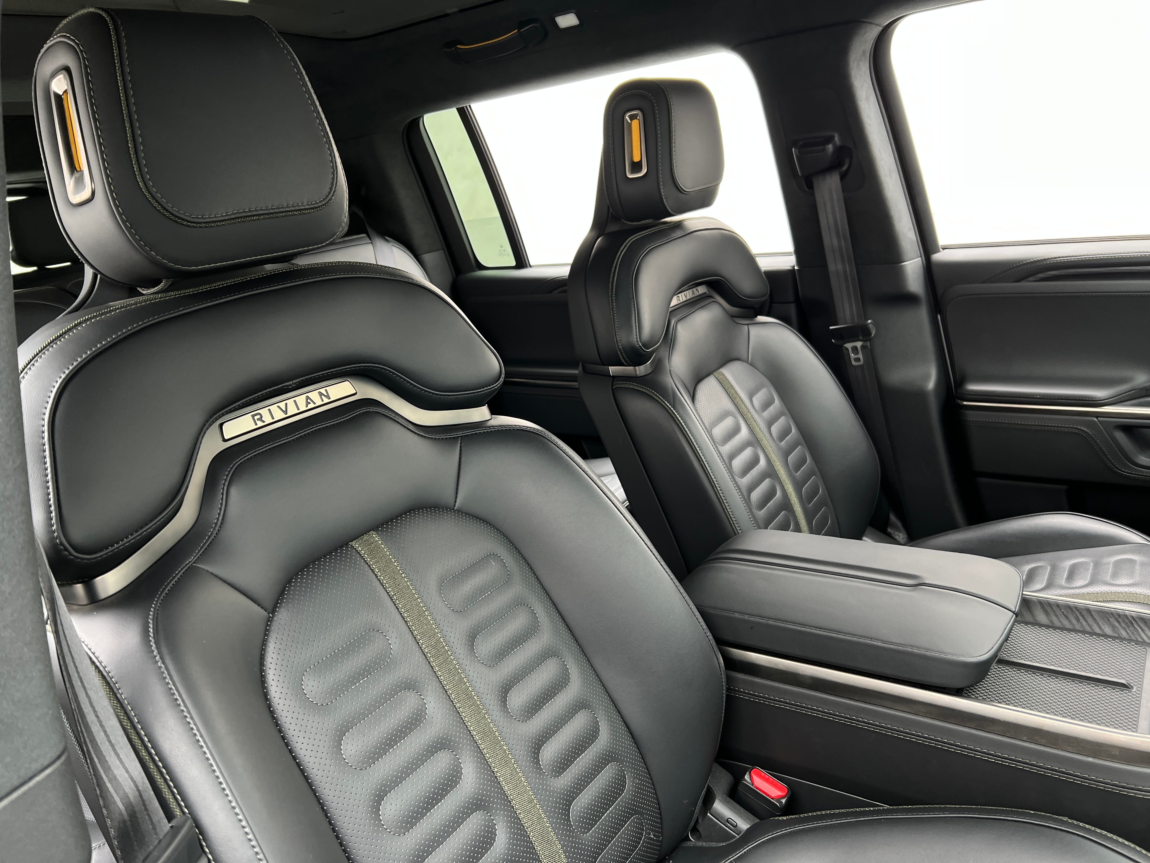 2025 Rivian R1S Adventure