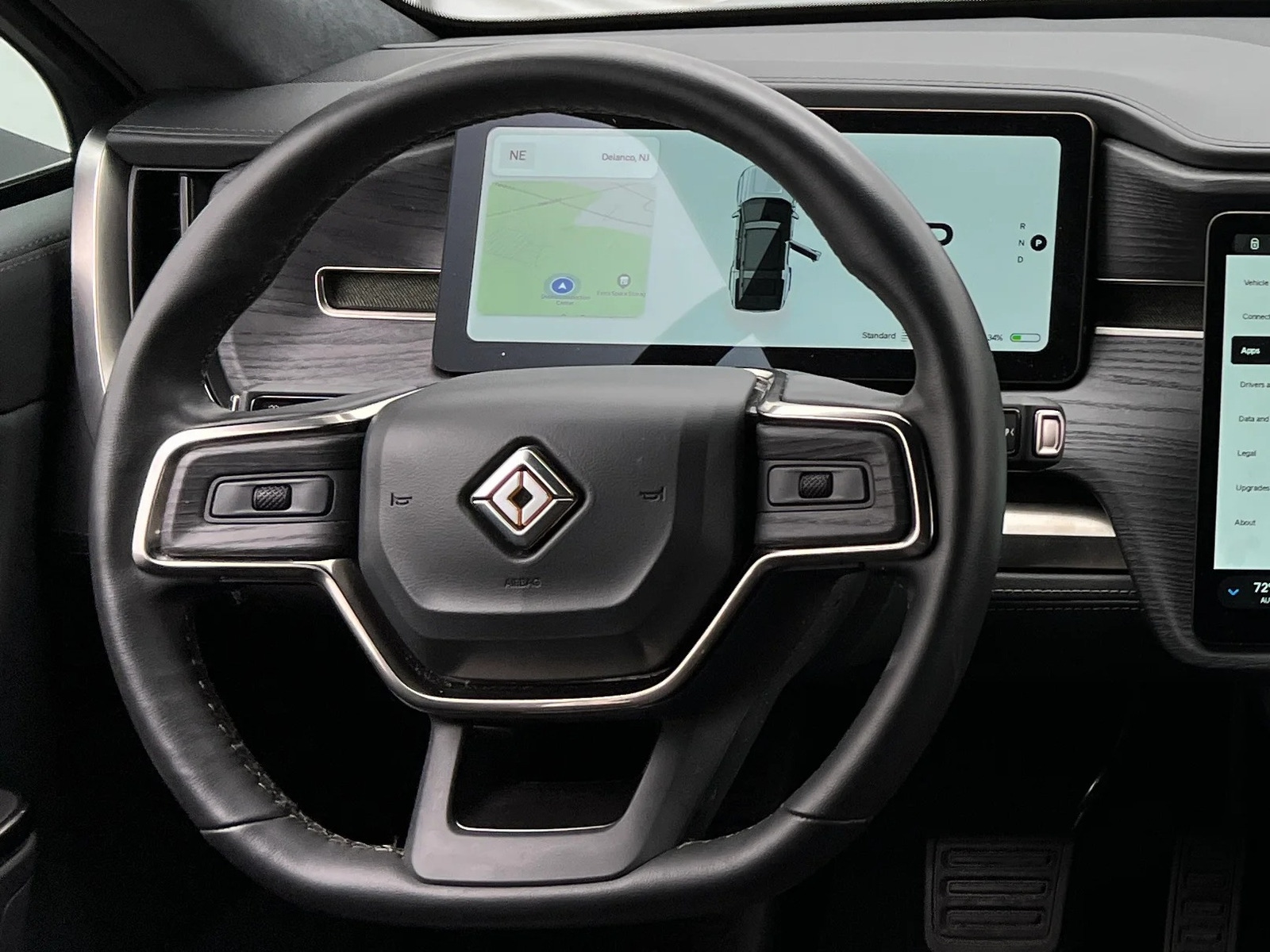 Thumbnail: 2025 Rivian R1S - 4