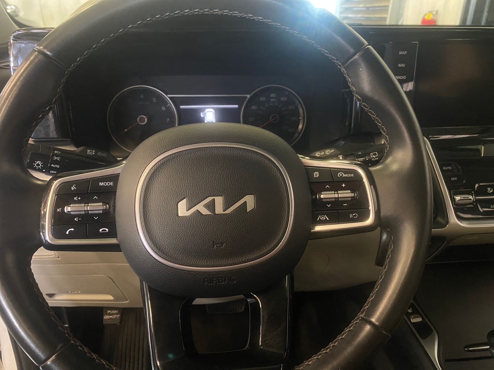 Thumbnail: 2023 Kia Sorento - 4
