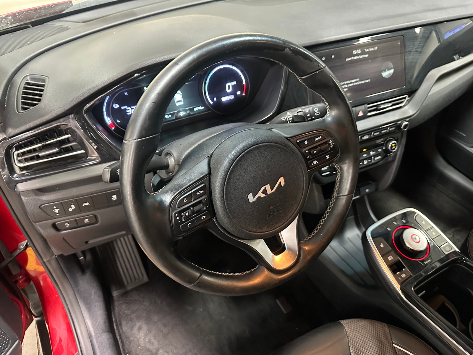 Thumbnail: 2022 Kia Niro - 4