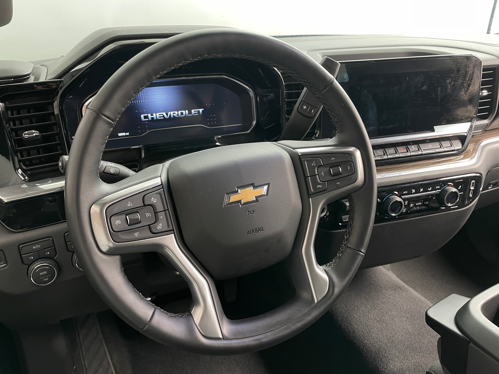 Thumbnail: 2025 Chevrolet Silverado 1500 - 5