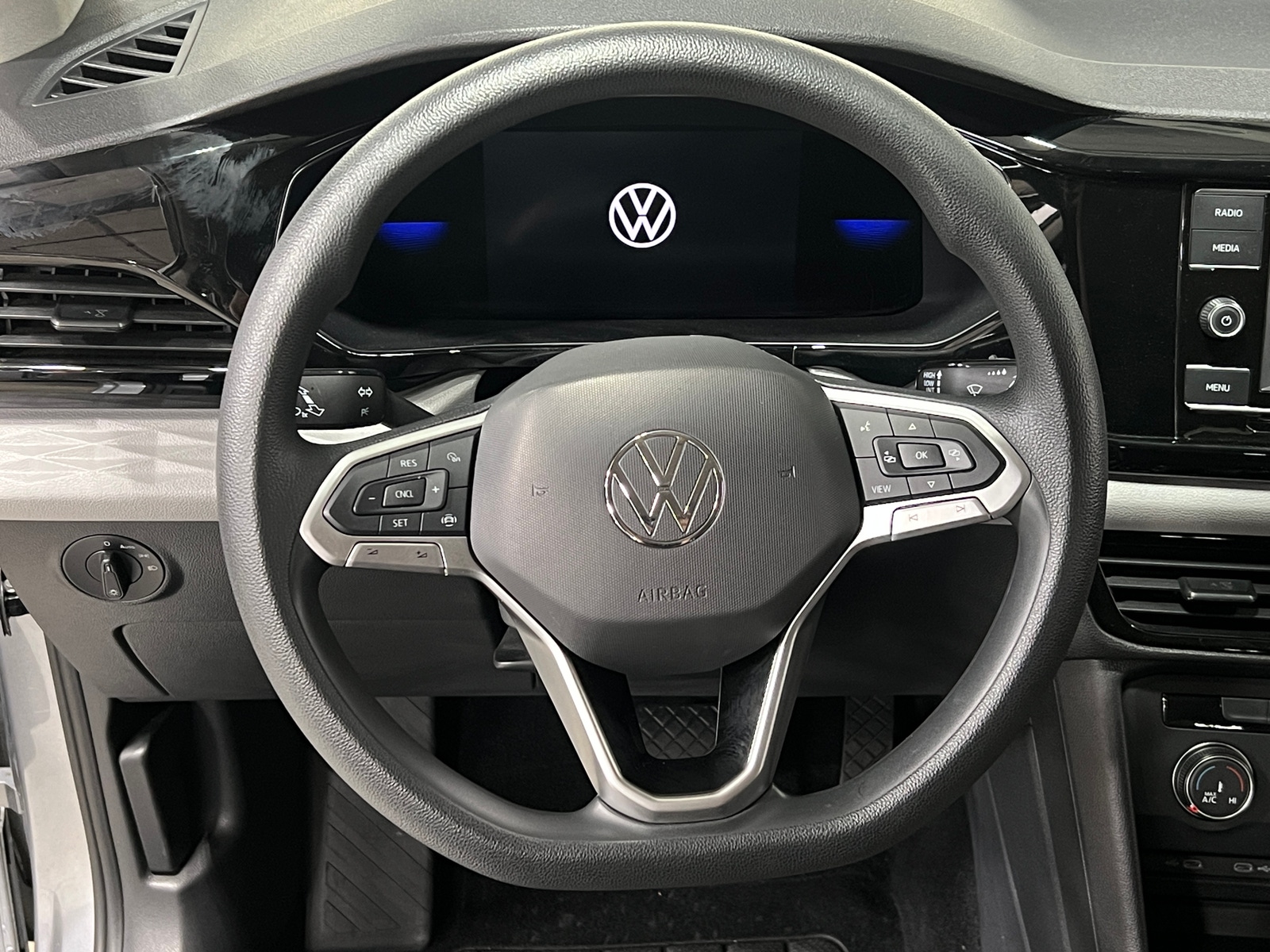 Thumbnail: 2022 Volkswagen Taos - 5
