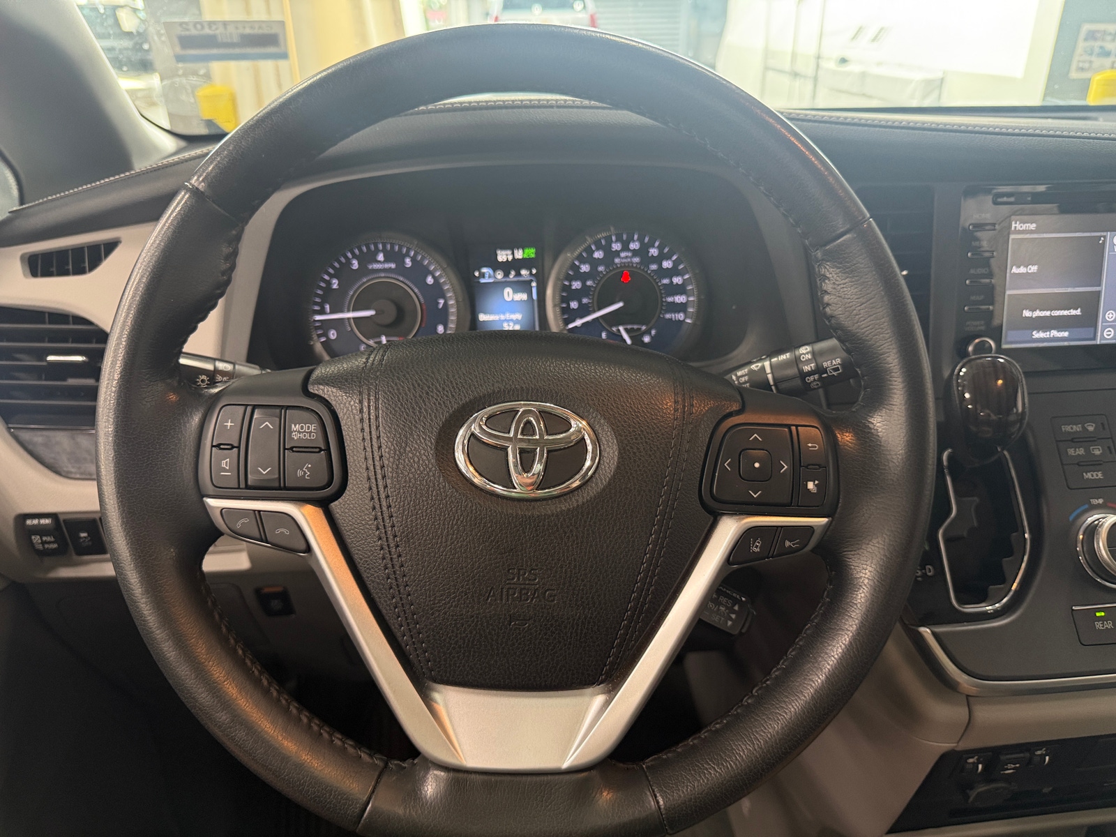 Thumbnail: 2018 Toyota Sienna - 4
