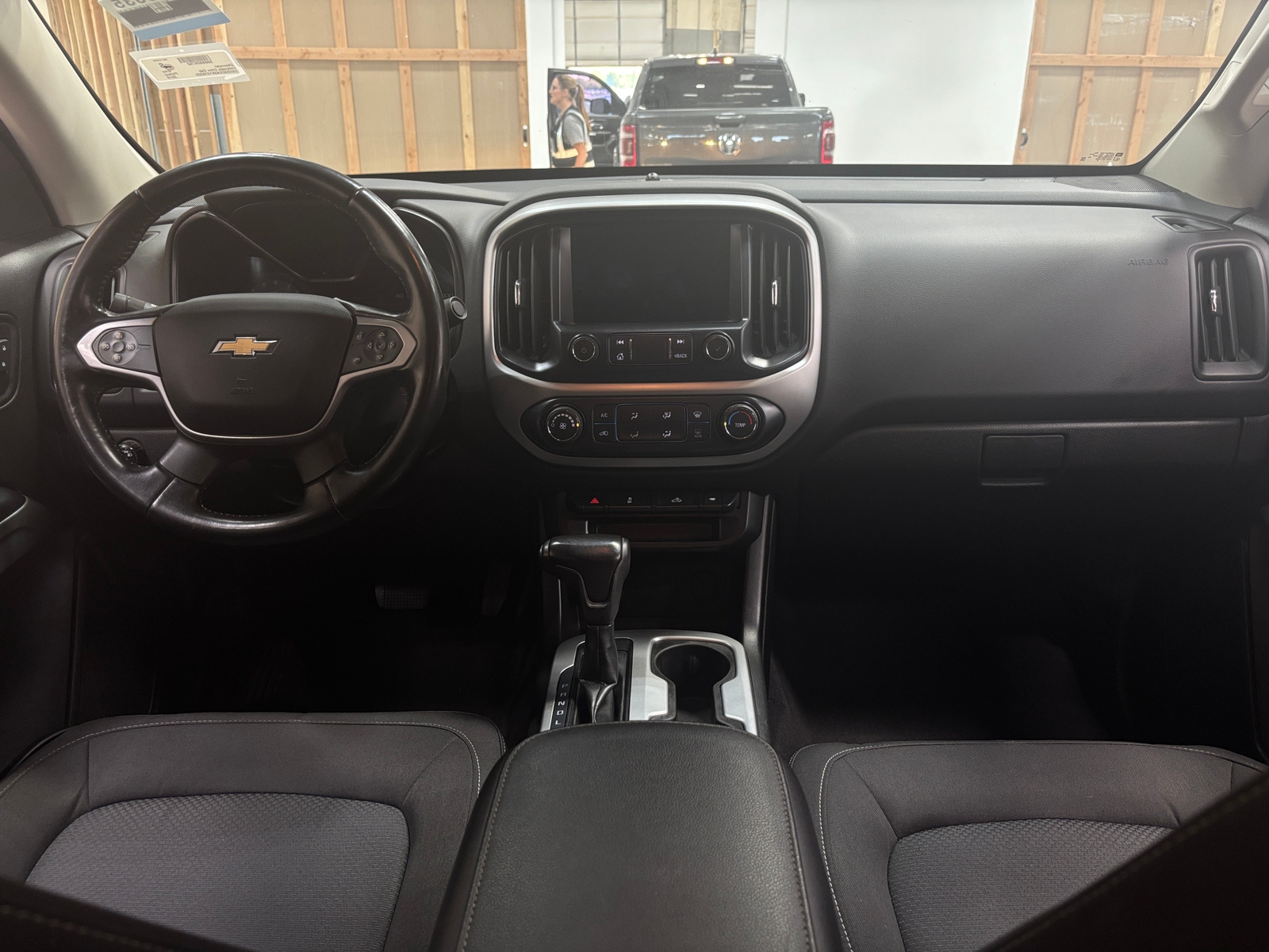Thumbnail: 2019 Chevrolet Colorado - 3