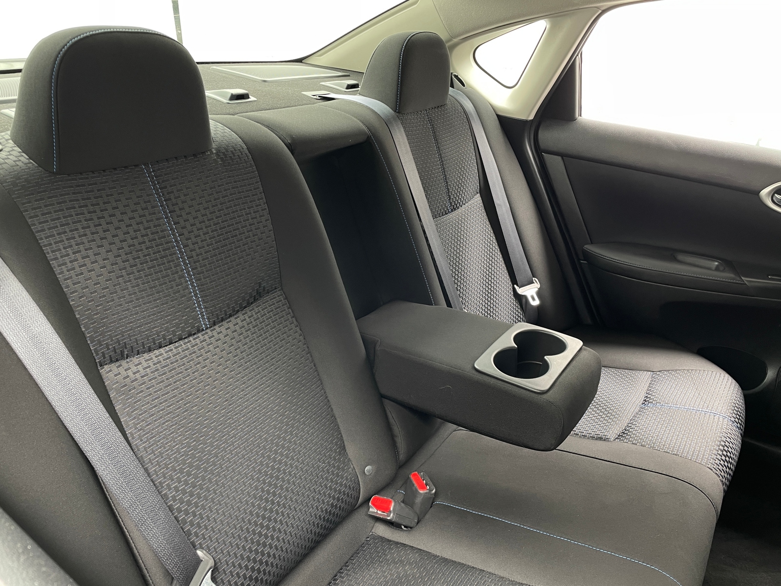 Thumbnail: 2016 Nissan Sentra - 6