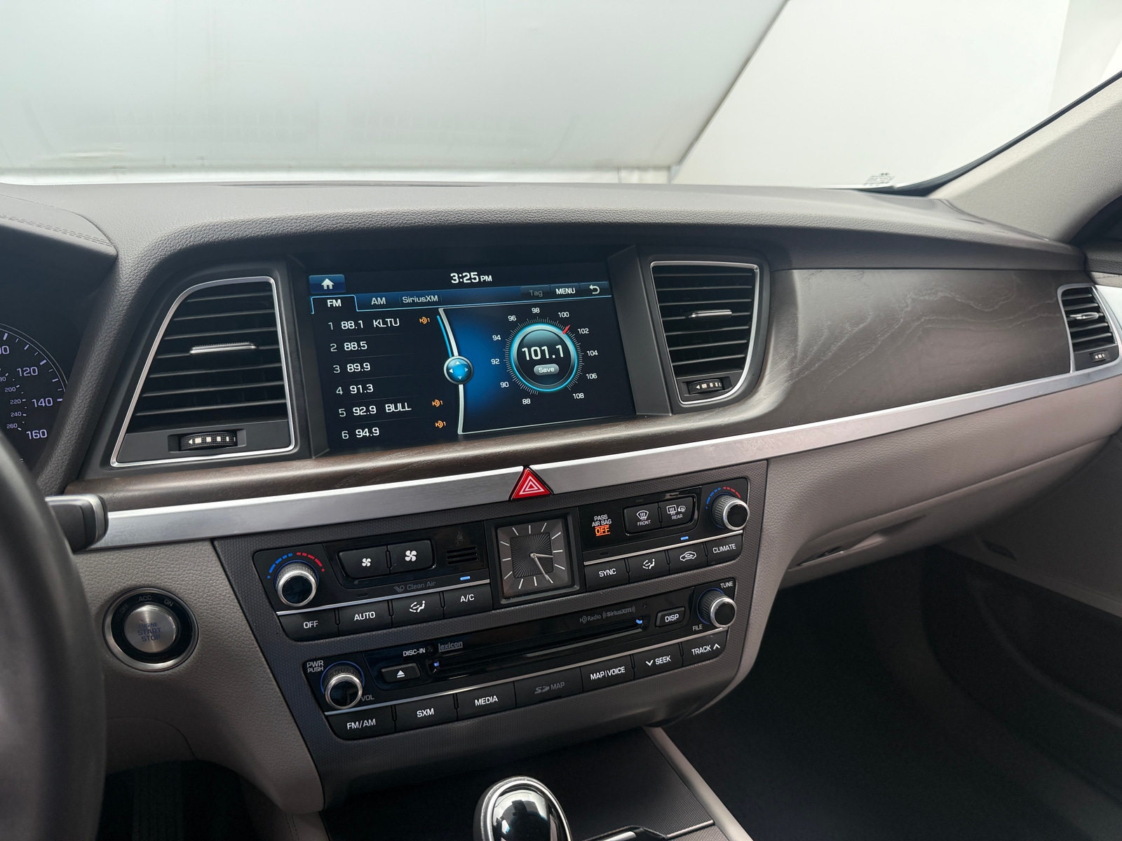 Thumbnail: 2016 Hyundai Genesis - 3