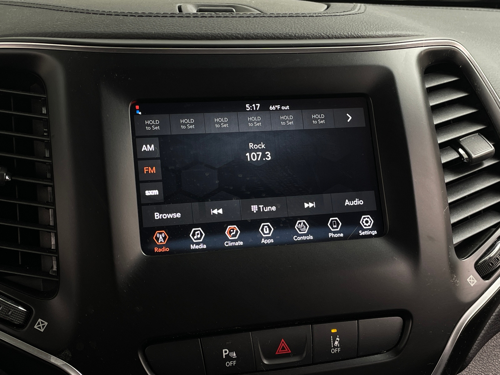Thumbnail: 2021 Jeep Cherokee - 3