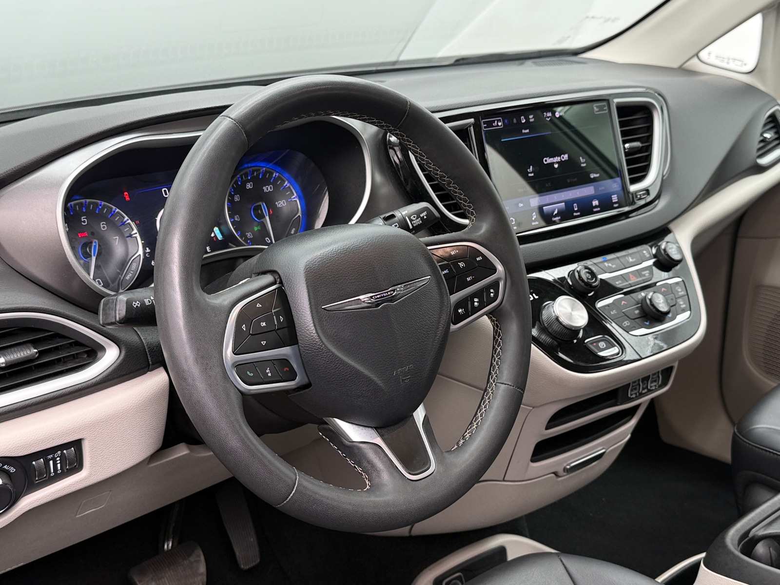 Thumbnail: 2024 Chrysler Pacifica - 4