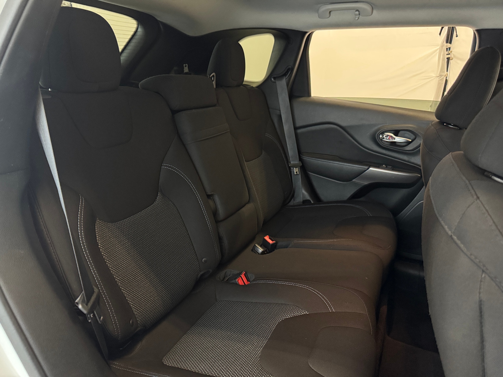 Thumbnail: 2019 Jeep Cherokee - 6