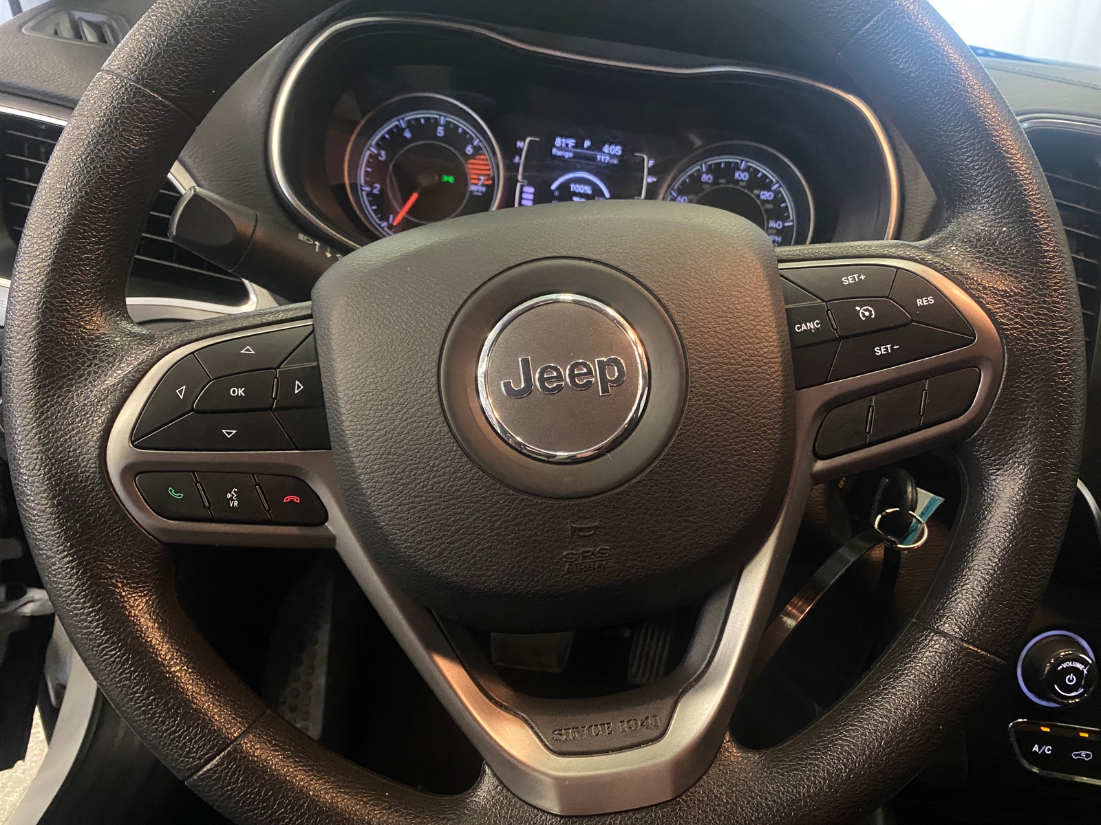 Thumbnail: 2019 Jeep Cherokee - 5