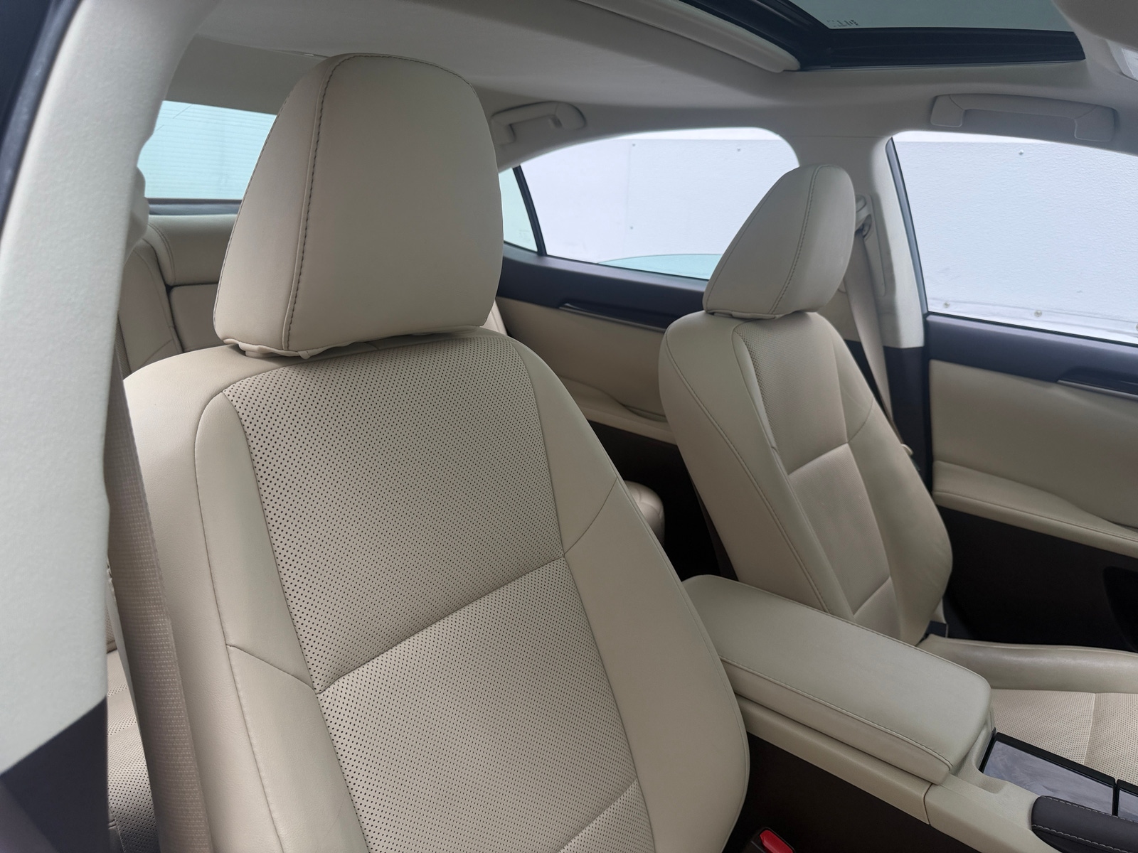 Thumbnail: 2017 Lexus ES - 2