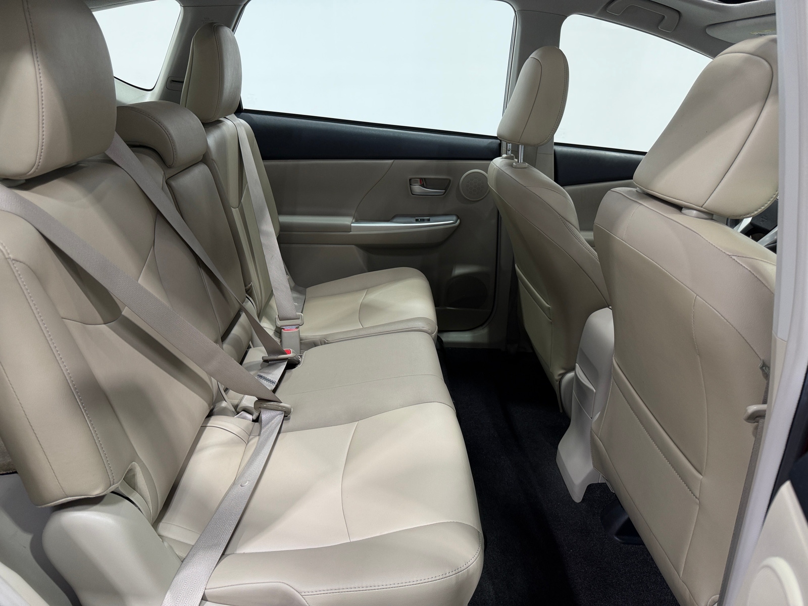Thumbnail: 2012 Toyota Prius v - 5