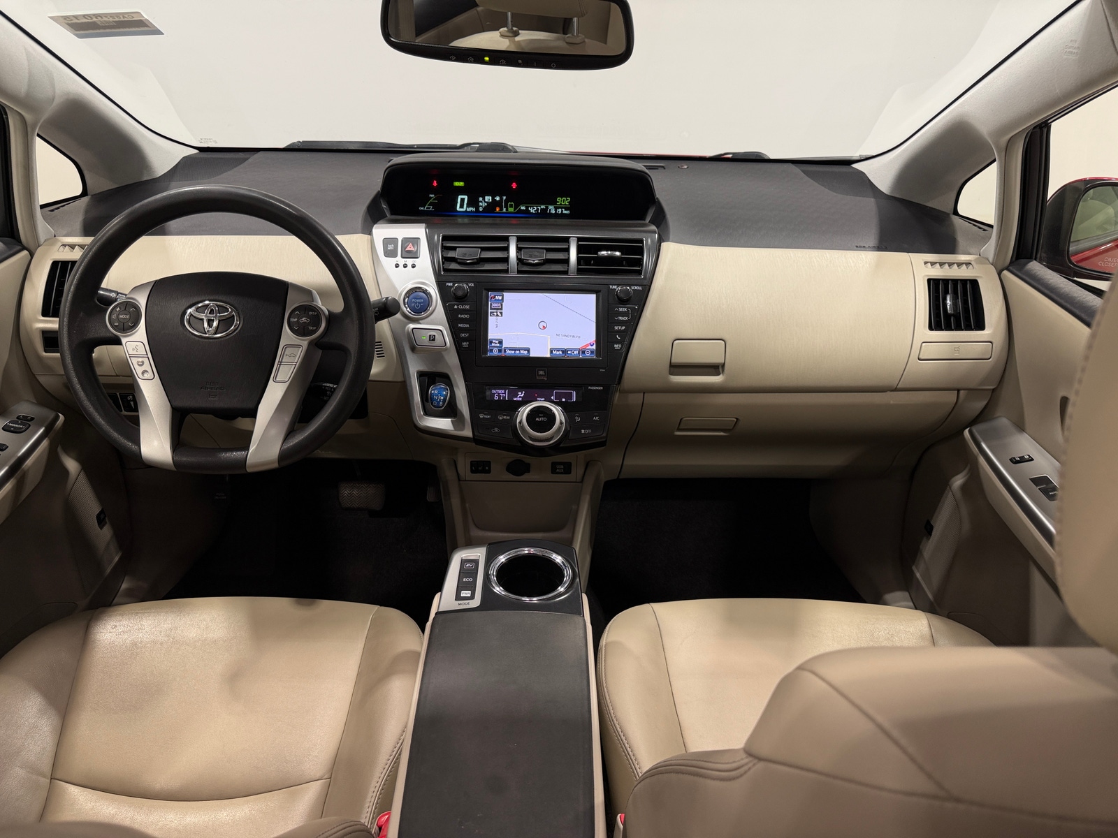 Thumbnail: 2012 Toyota Prius v - 2