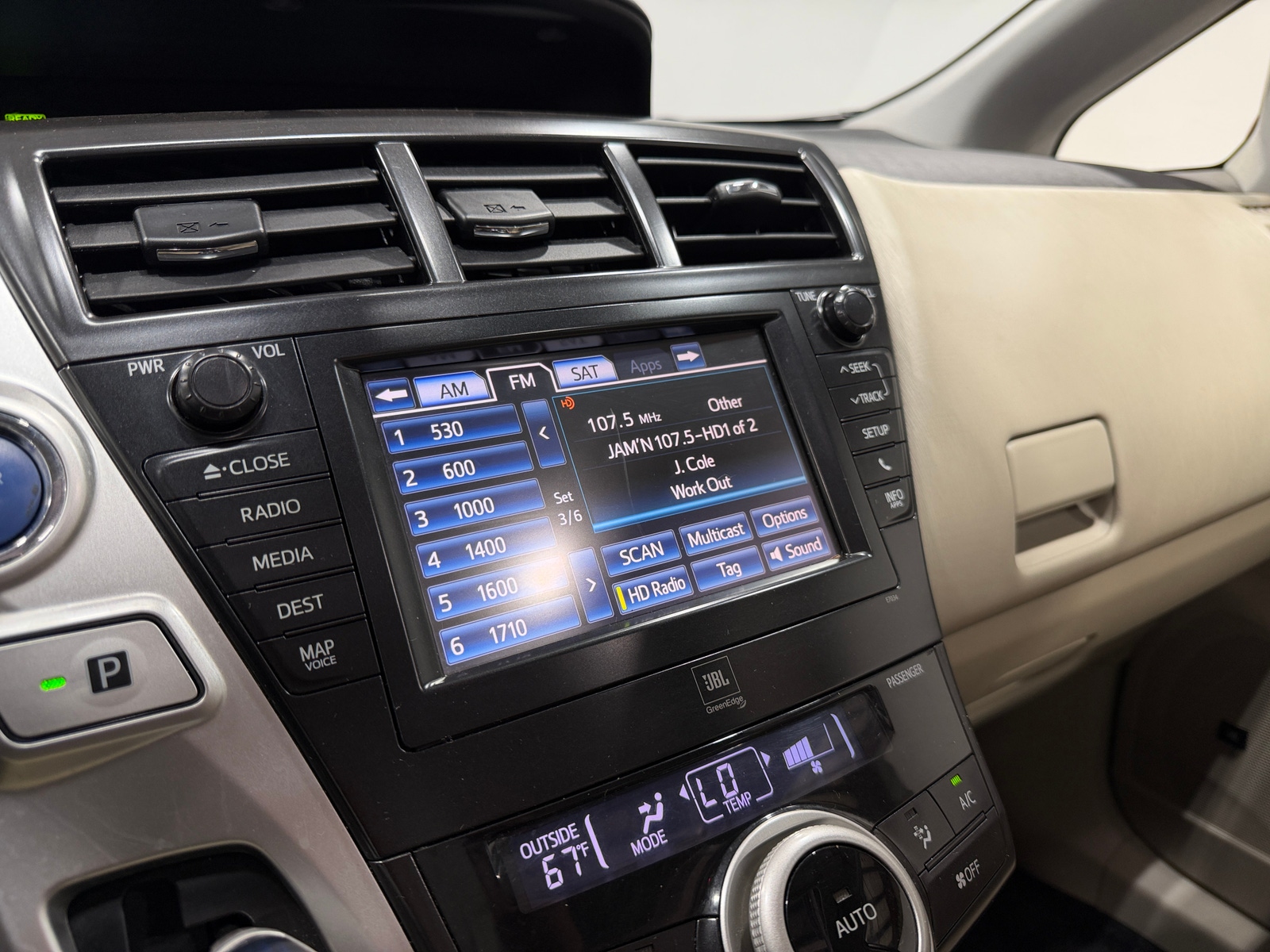 Thumbnail: 2012 Toyota Prius v - 3