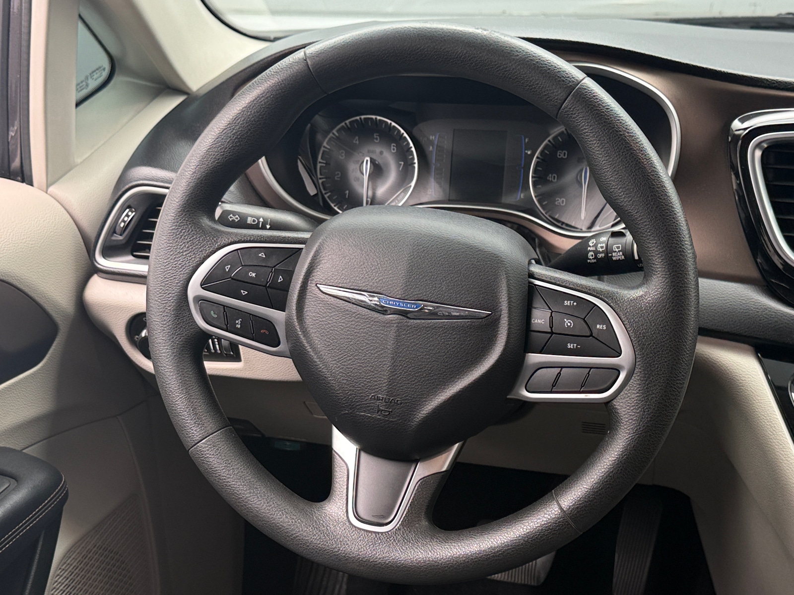 Thumbnail: 2018 Chrysler Pacifica - 5