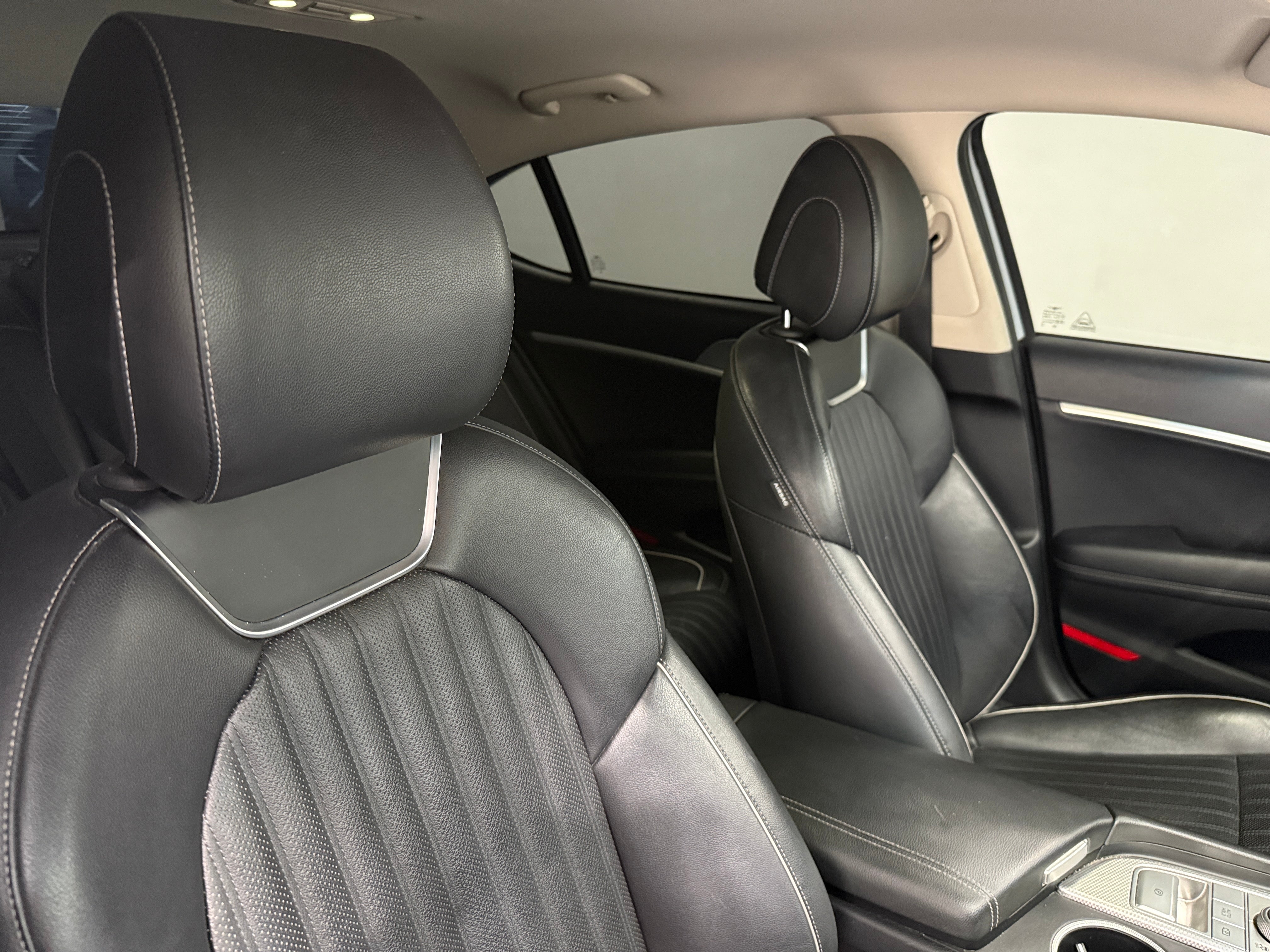 2022 GENESIS G70 Standard - Photo 3