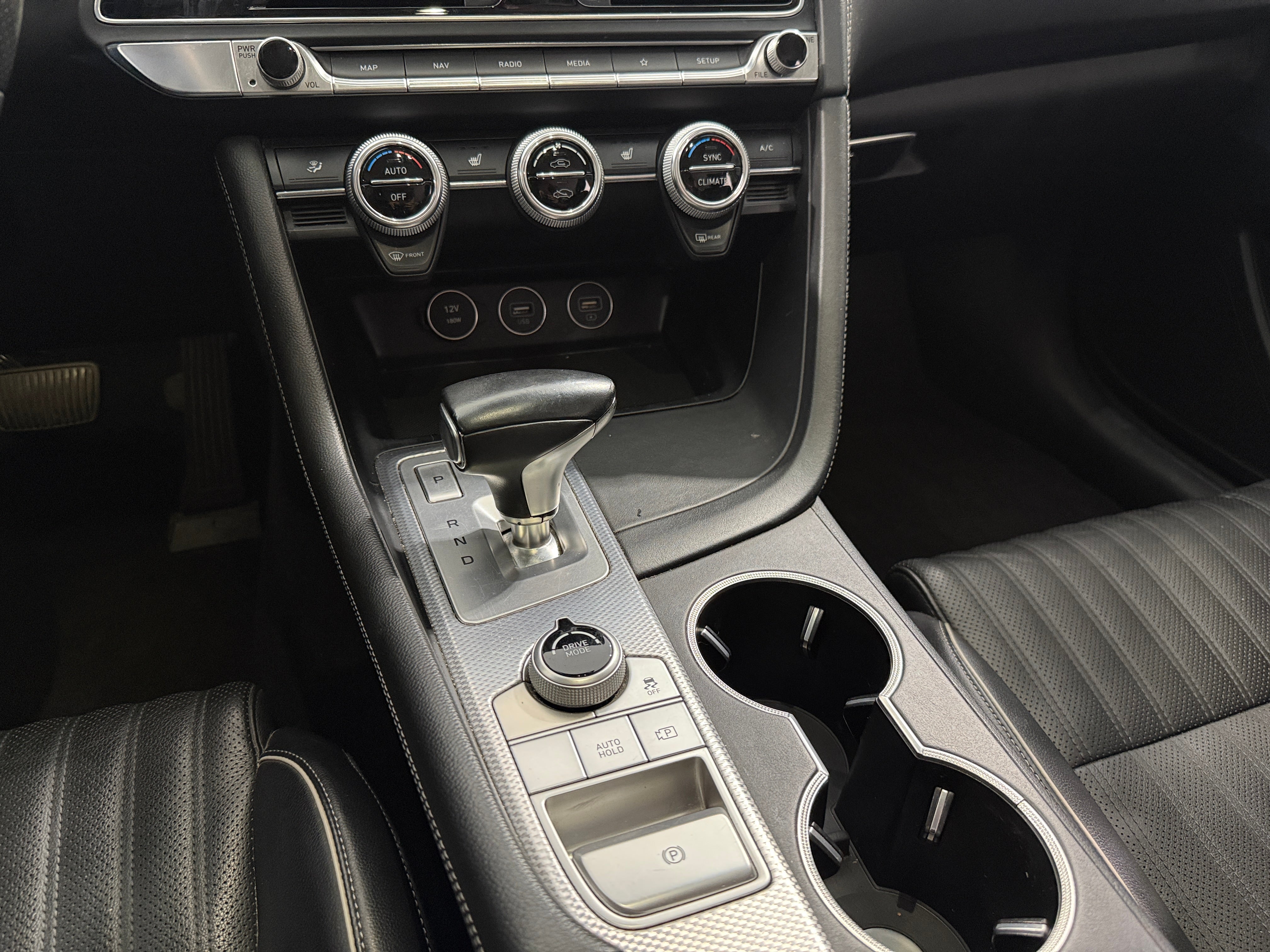 2022 GENESIS G70 Standard - Photo 8
