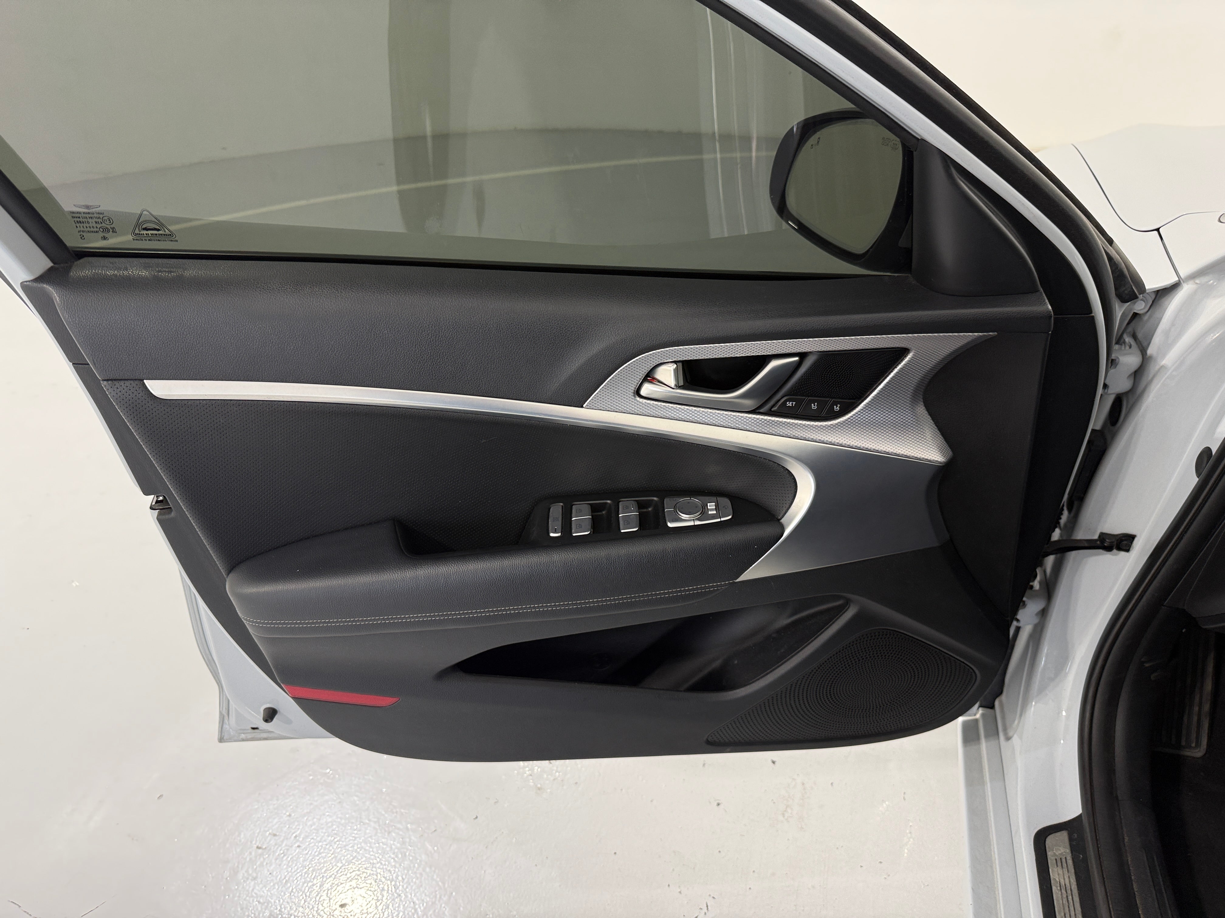 2022 GENESIS G70 Standard - Photo 11