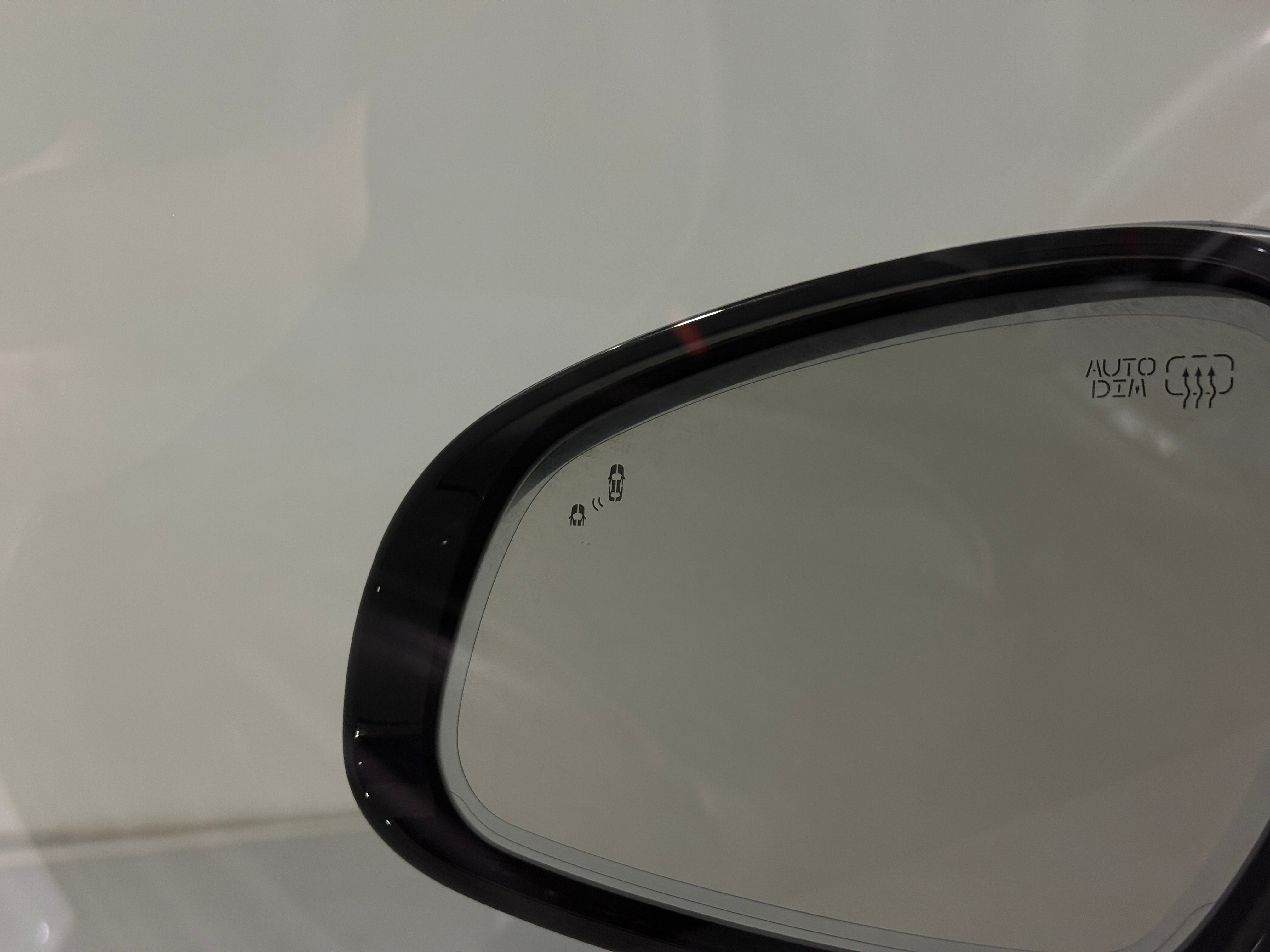2022 GENESIS G70 Standard - Photo 6