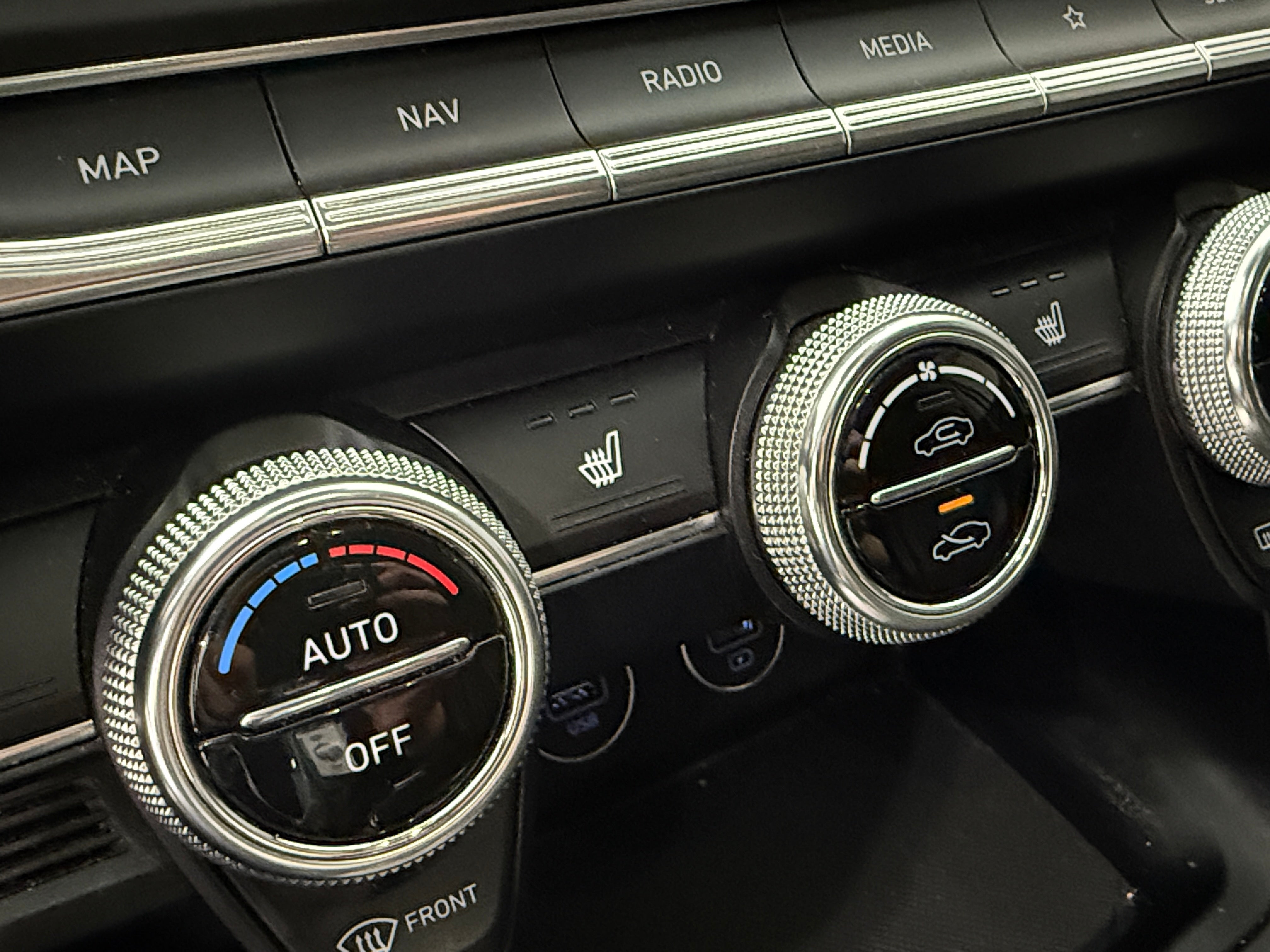 2022 GENESIS G70 Standard - Photo 20